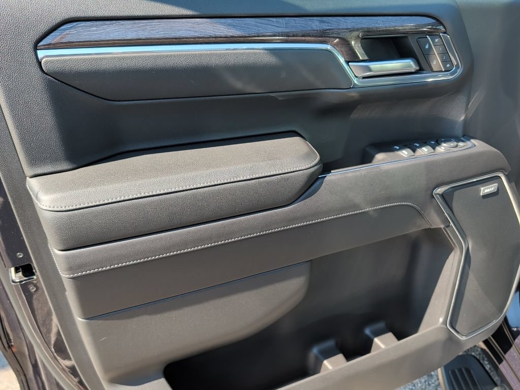 Used 2023 Chevrolet Silverado 1500 LTZ AWD/4WD image 15