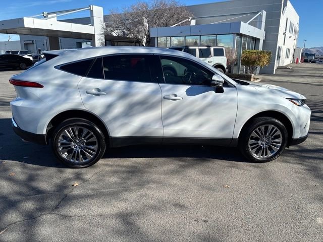 Used 2024 Toyota Venza XLE image 7