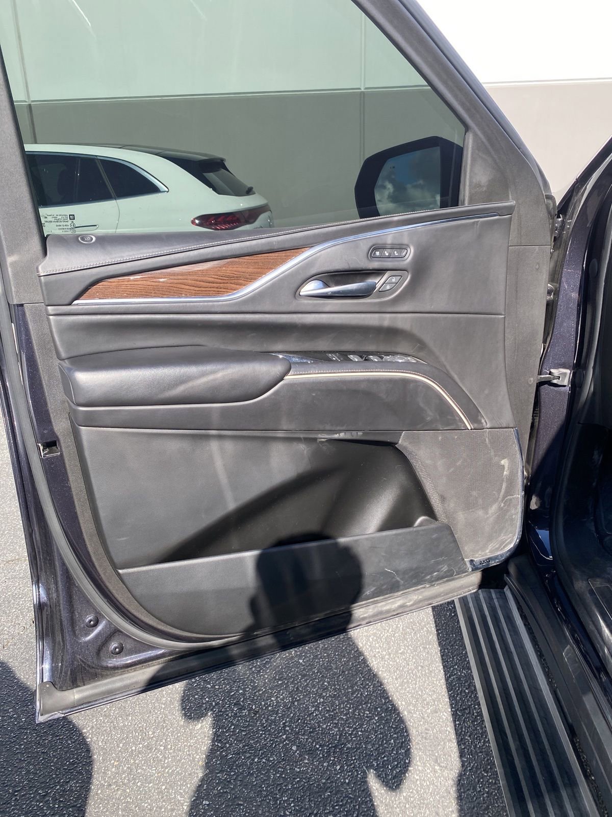 Used 2022 Cadillac Escalade Sport Platinum w/ Heavy-Duty Trailer Package AWD/4WD image 9