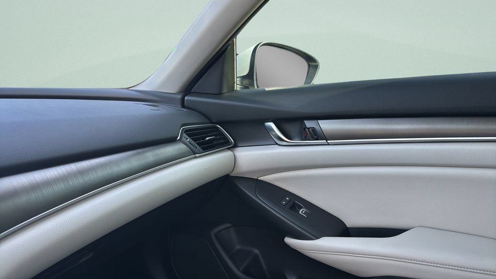 Used 2019 Honda Accord LX image 30