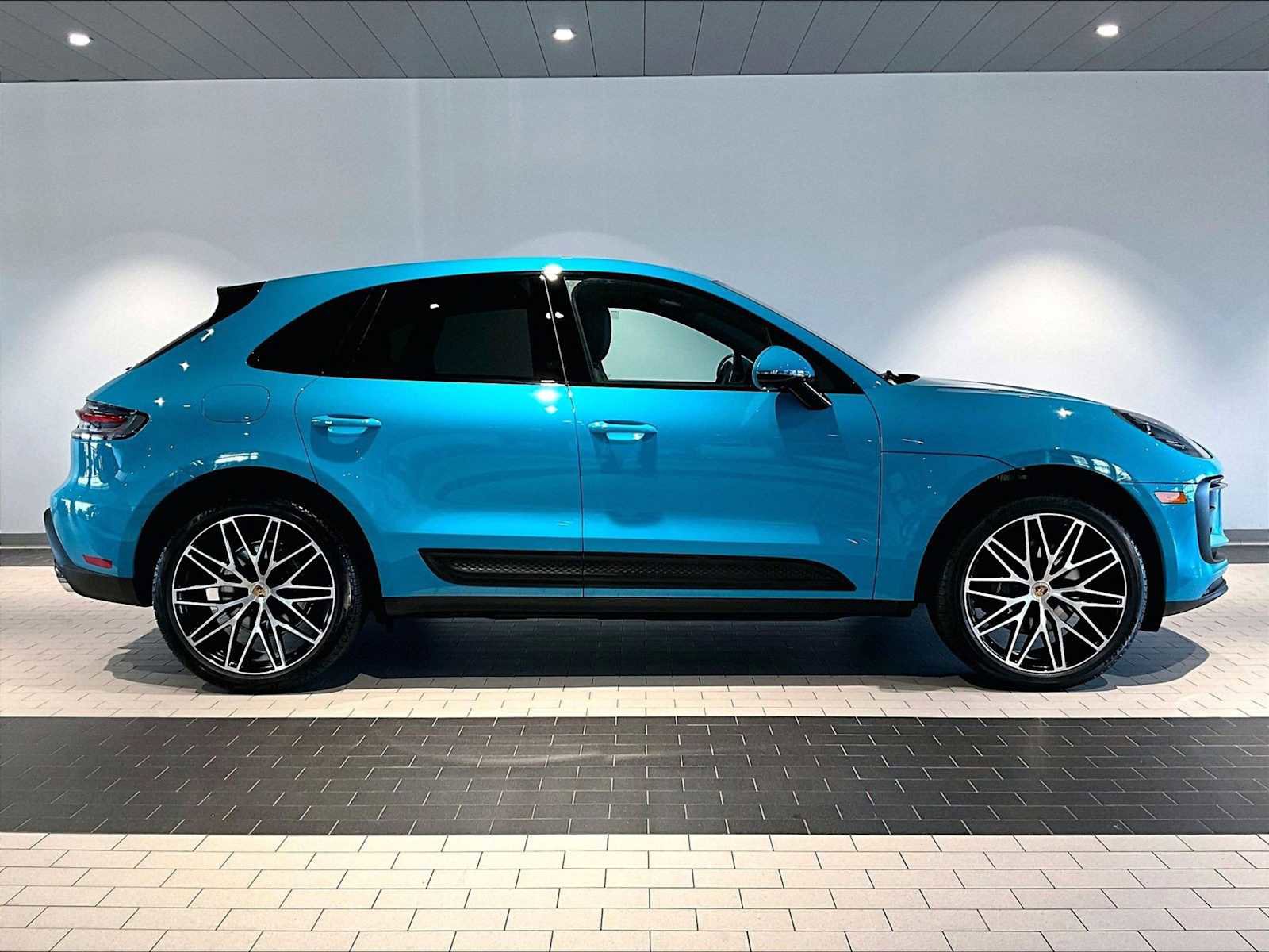Used 2022 Porsche Macan image 11