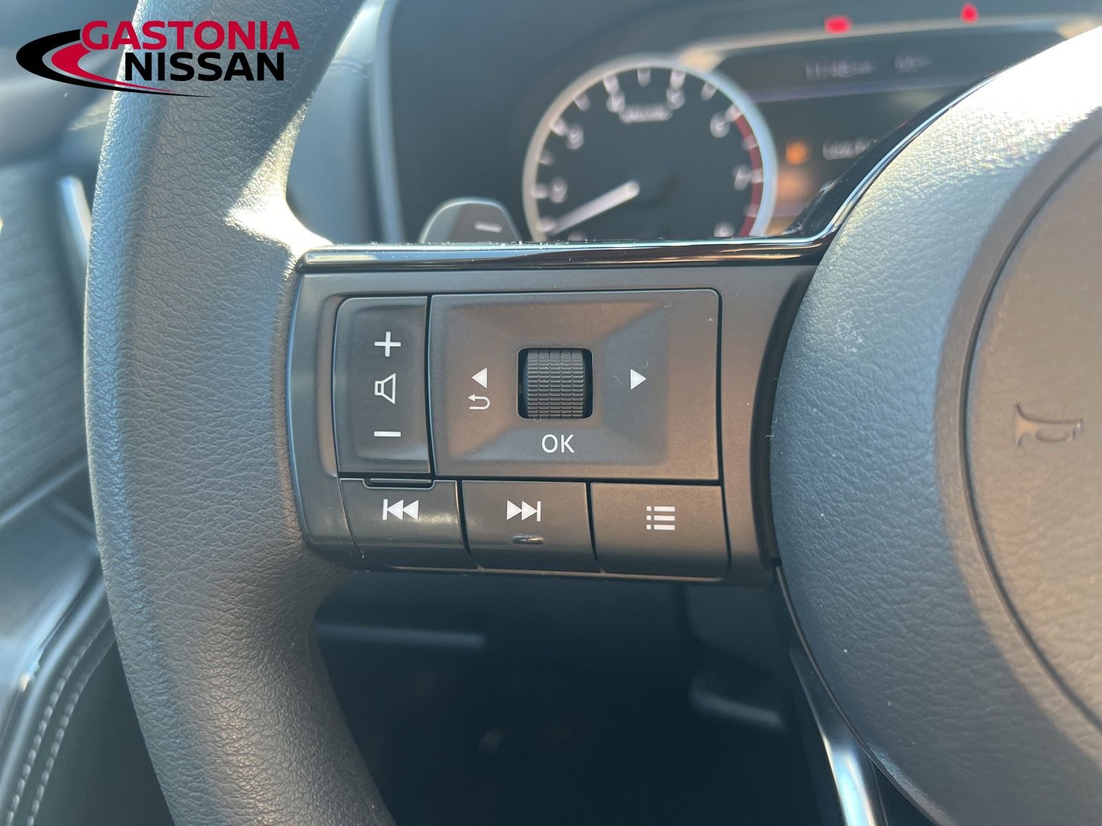 Used 2021 Nissan Rogue SV image 46