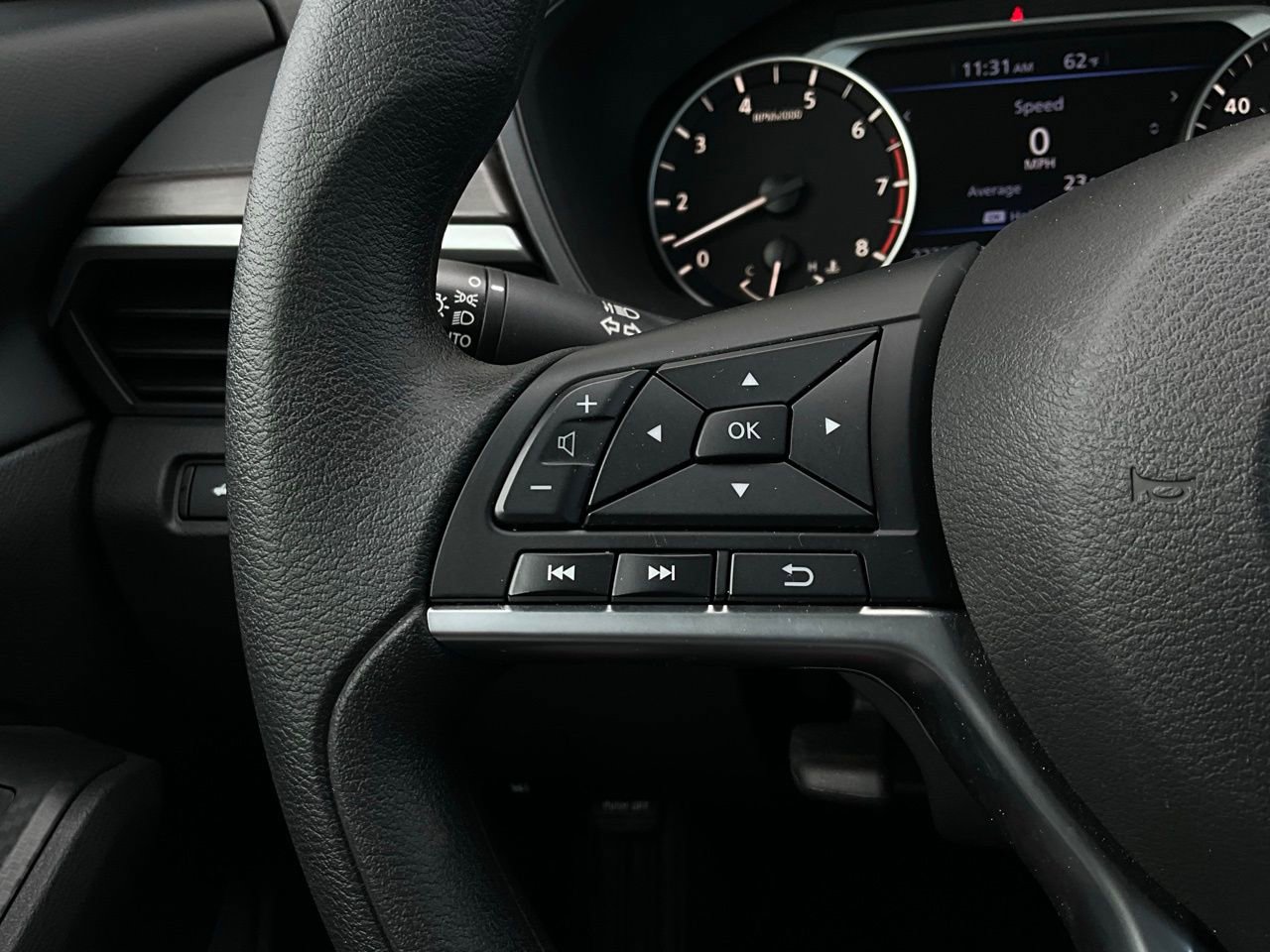 Used 2025 Nissan Altima 2.5 SV image 32