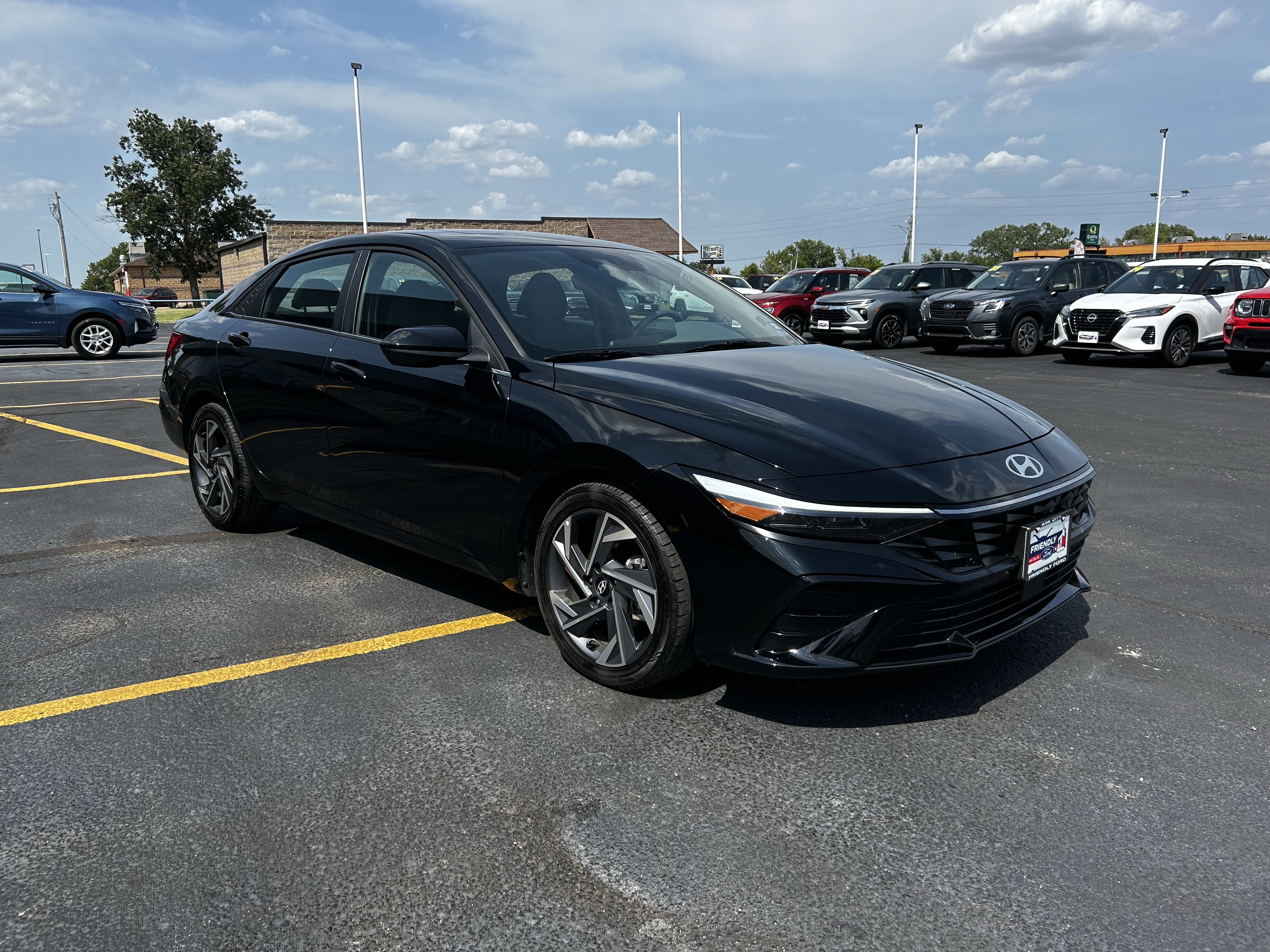 Used 2025 Hyundai Elantra SEL FWD image 3