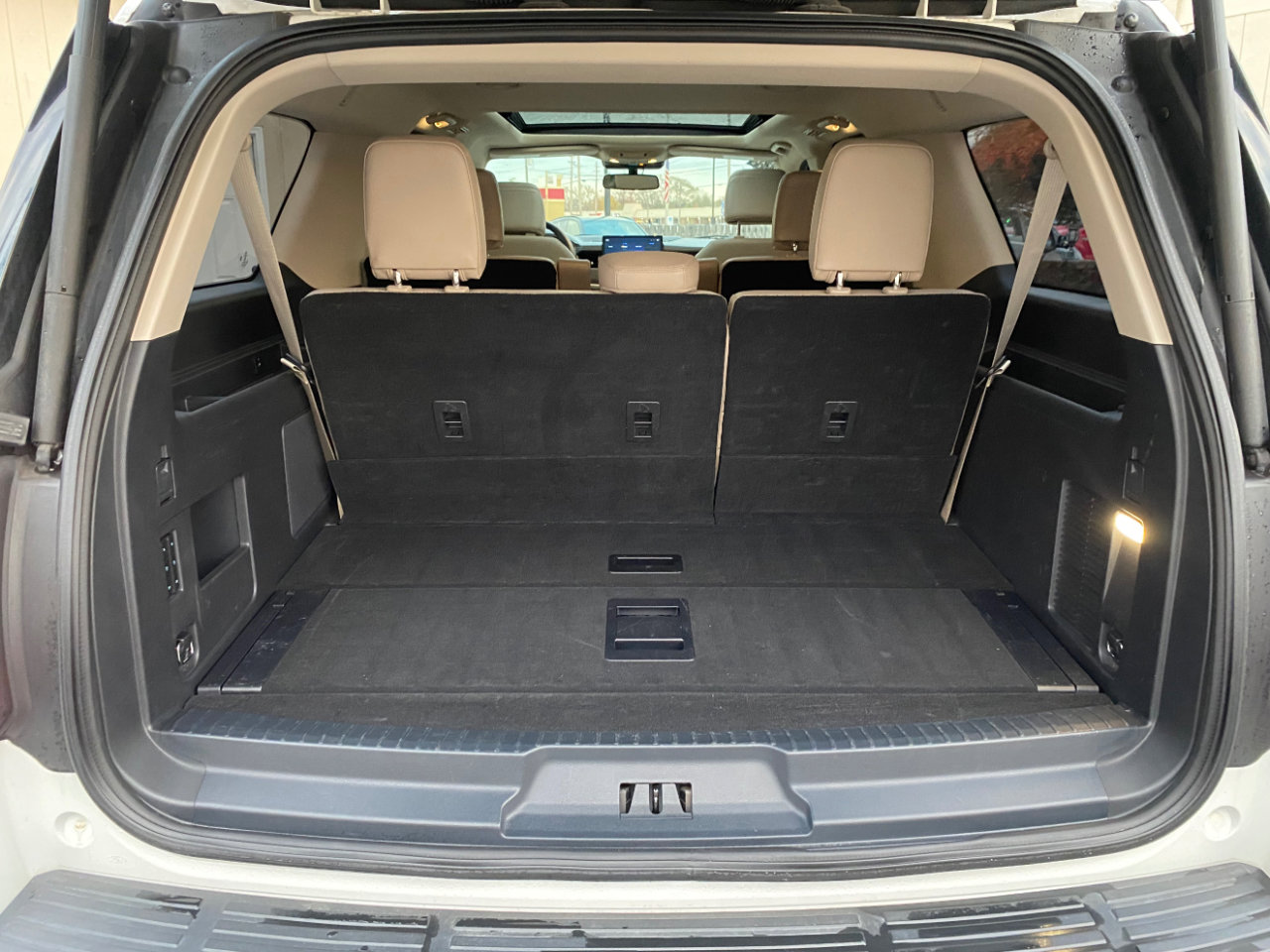 Used 2022 Ford Expedition Max Limited image 14