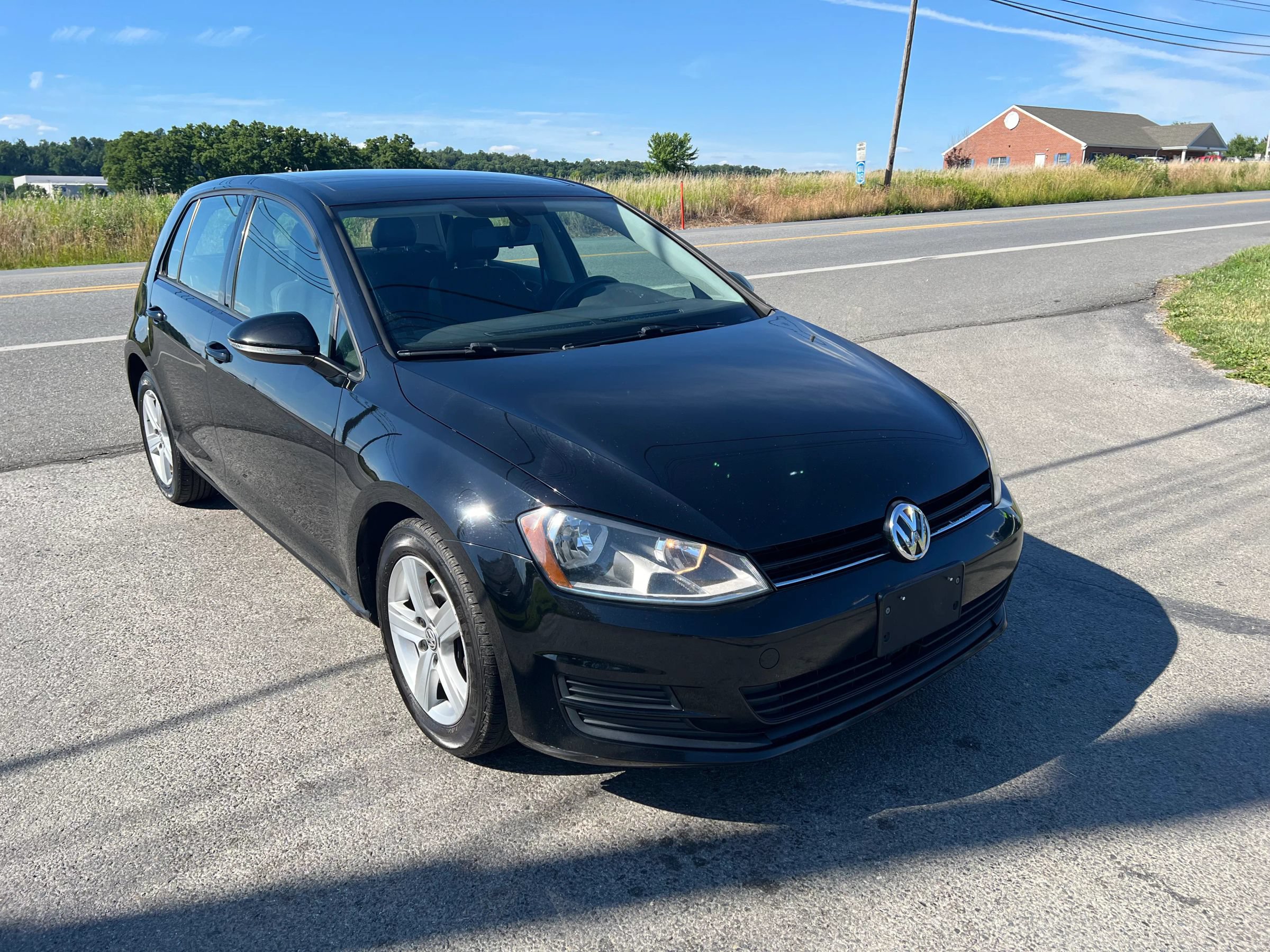 Used 2017 Volkswagen Golf SE FWD image 3