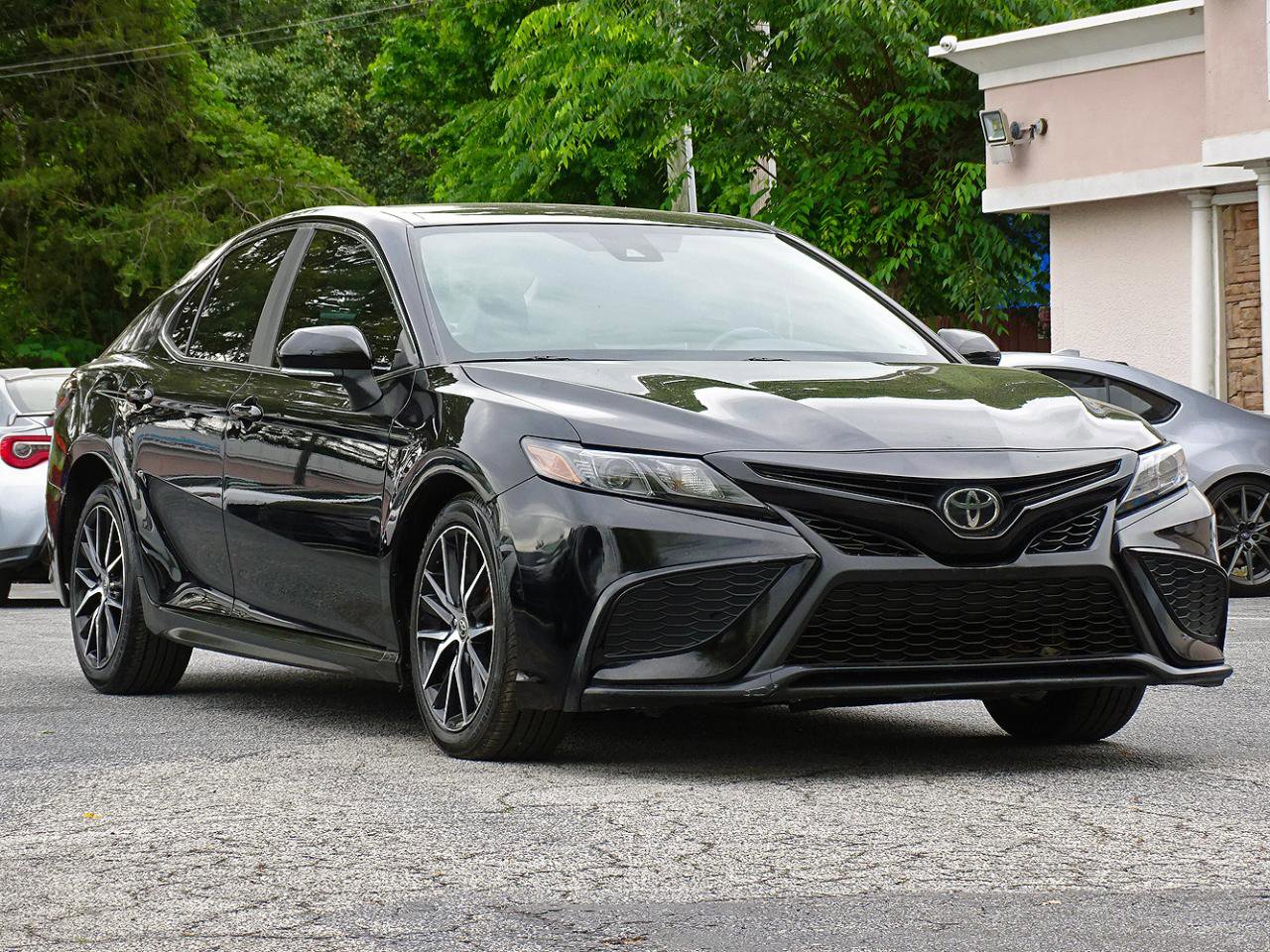 Used 2022 Toyota Camry SE w/ Convenience Package FWD image 9