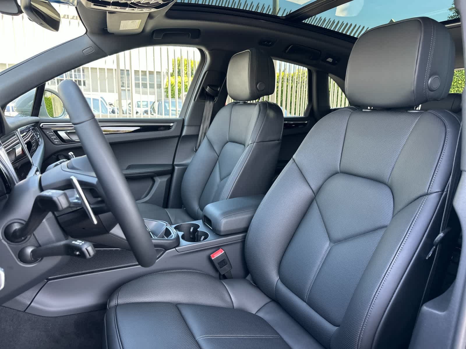 New 2026 Porsche Macan AWD/4WD image 5