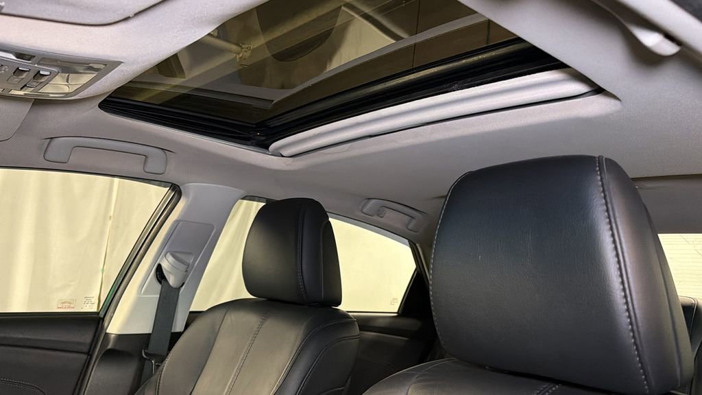 Used 2016 Toyota Avalon Limited image 5