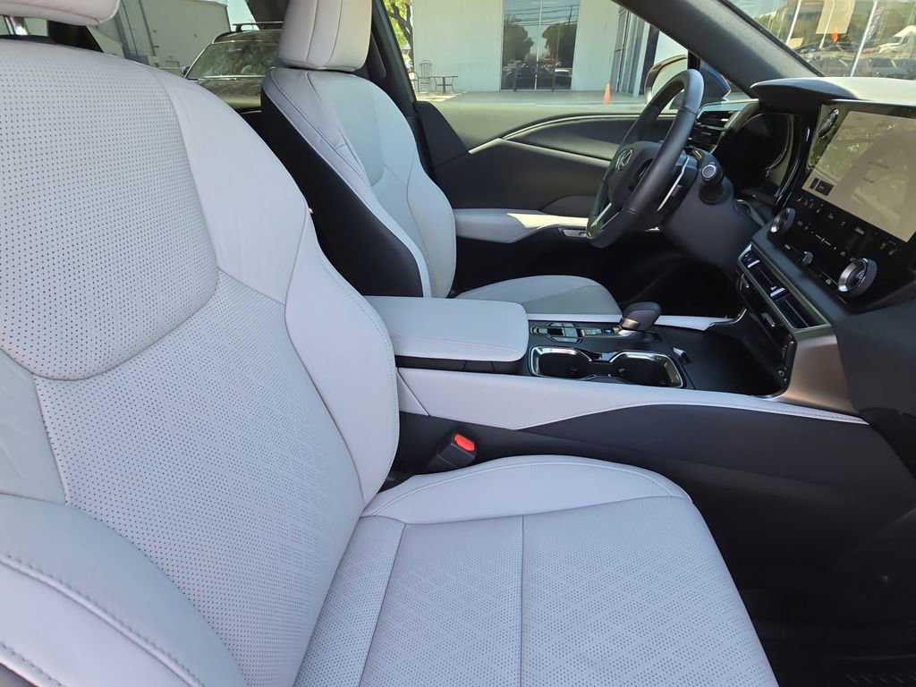 Used 2024 Lexus RX 350 w/ Convenience Package image 10