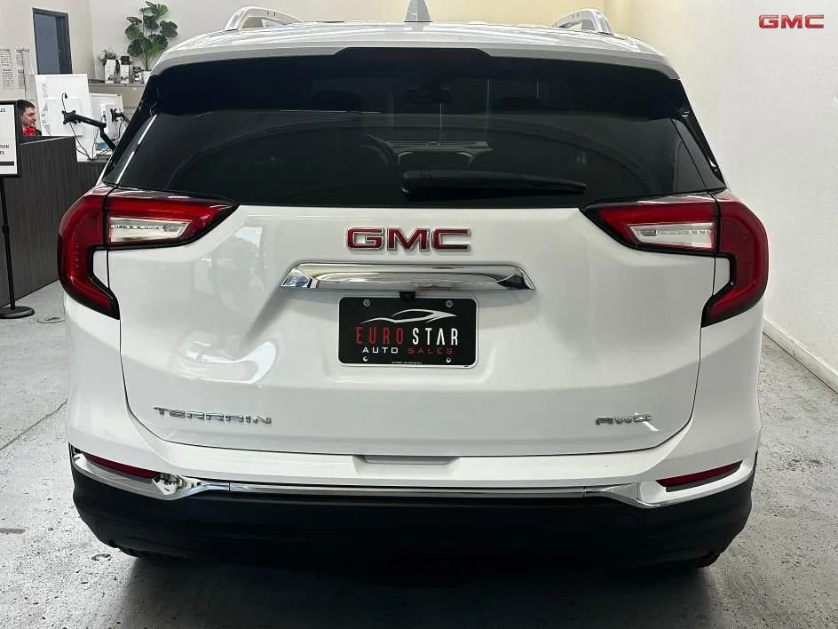 Used 2024 GMC Terrain SLT image 5
