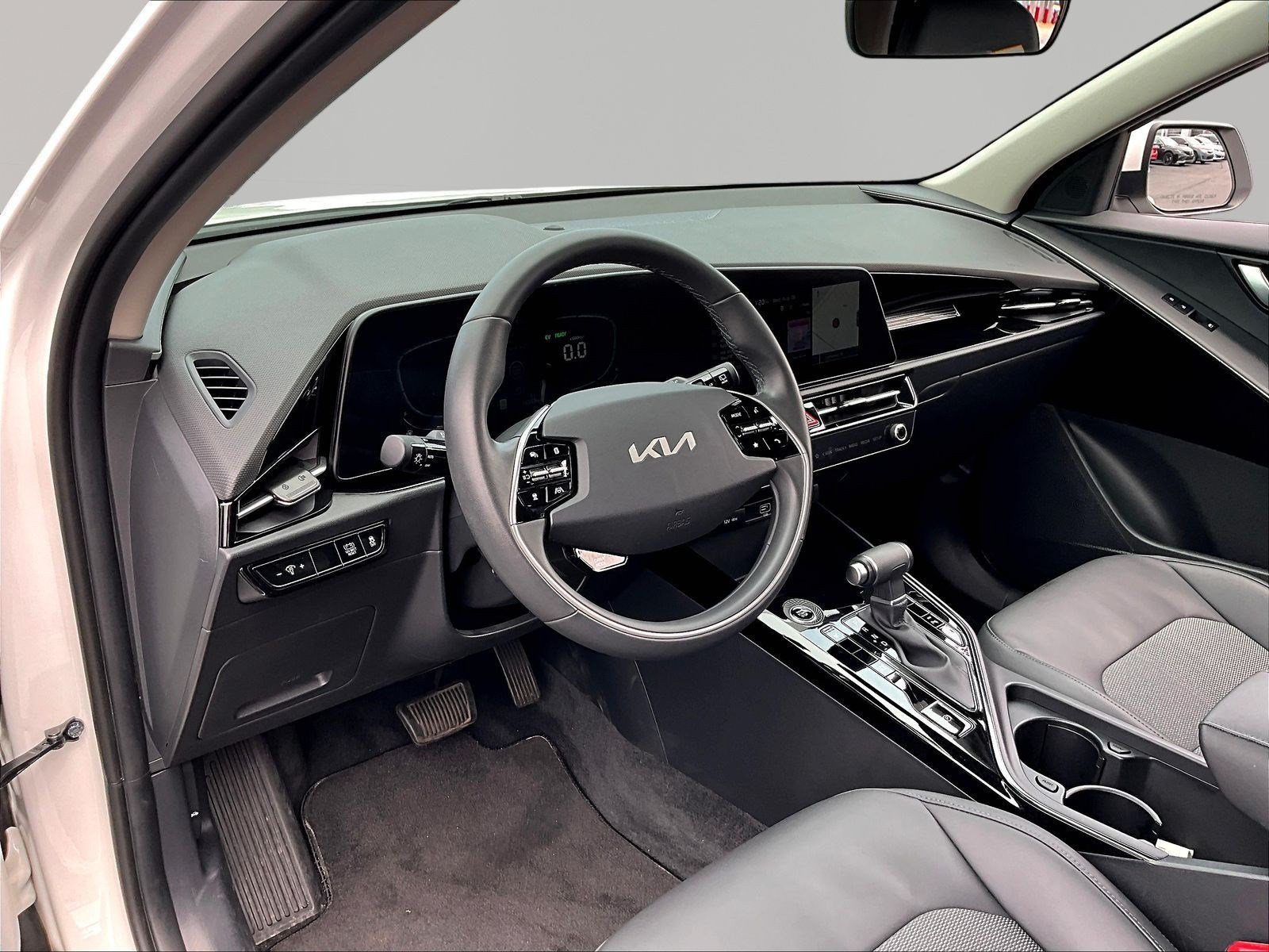 Used 2024 Kia Niro EX FWD image 17