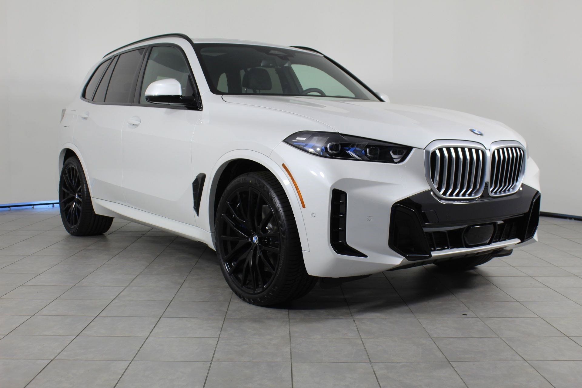 New 2026 BMW X5 xDrive40i w/ M Sport Package AWD/4WD image 7