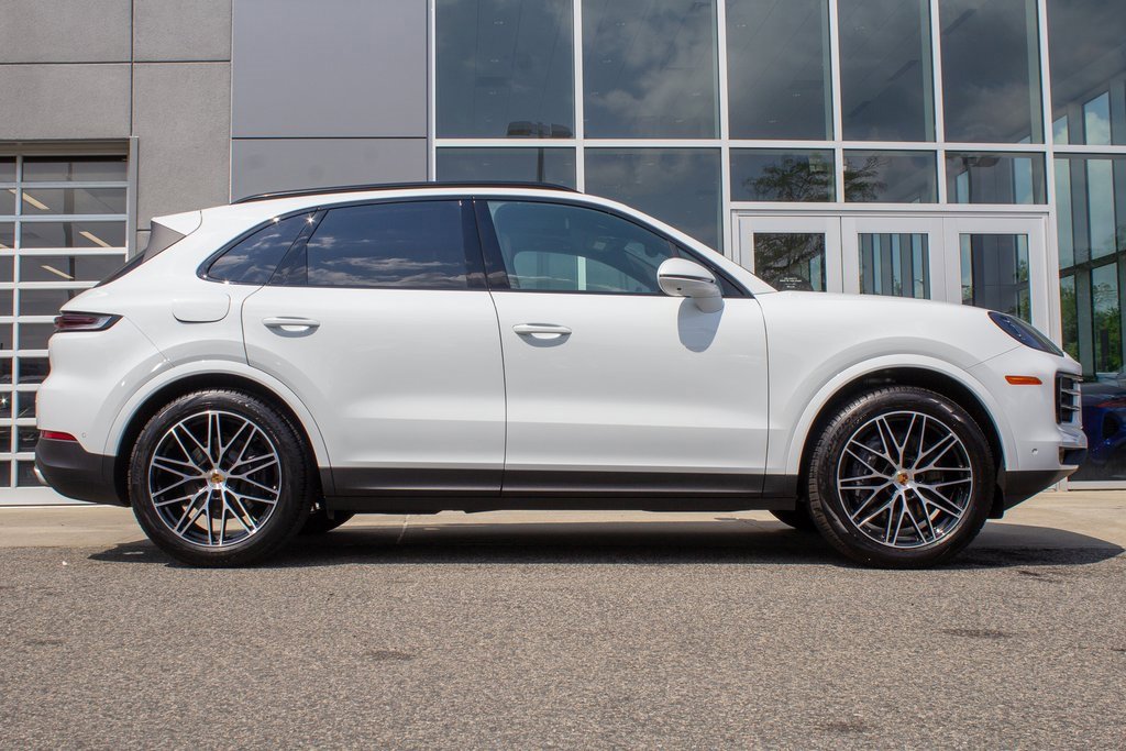 Used 2025 Porsche Cayenne w/ Premium Package Plus image 4