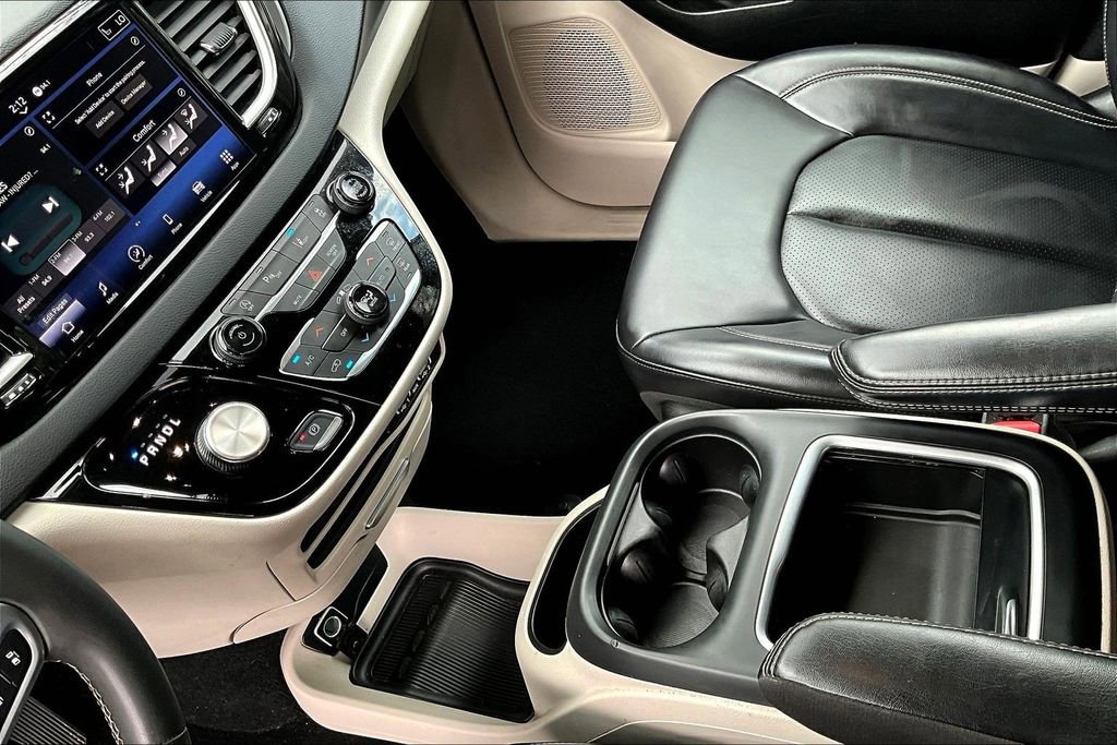 Used 2023 Chrysler Pacifica Touring-L FWD image 17