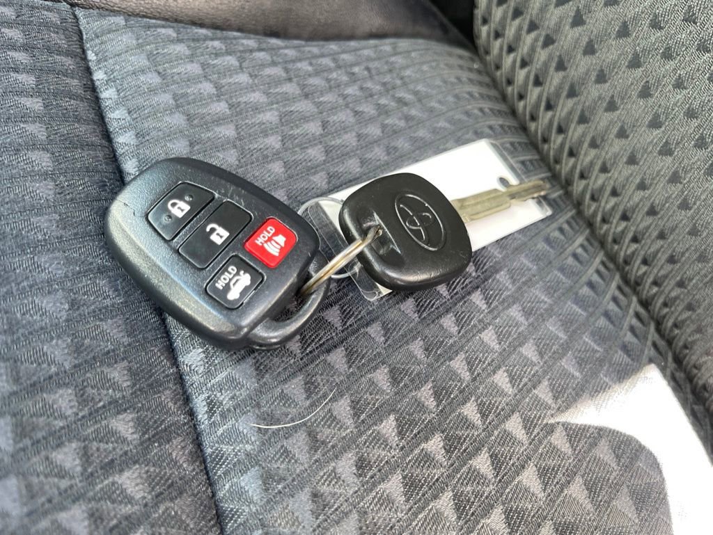 Used 2013 Toyota Camry SE FWD image 21