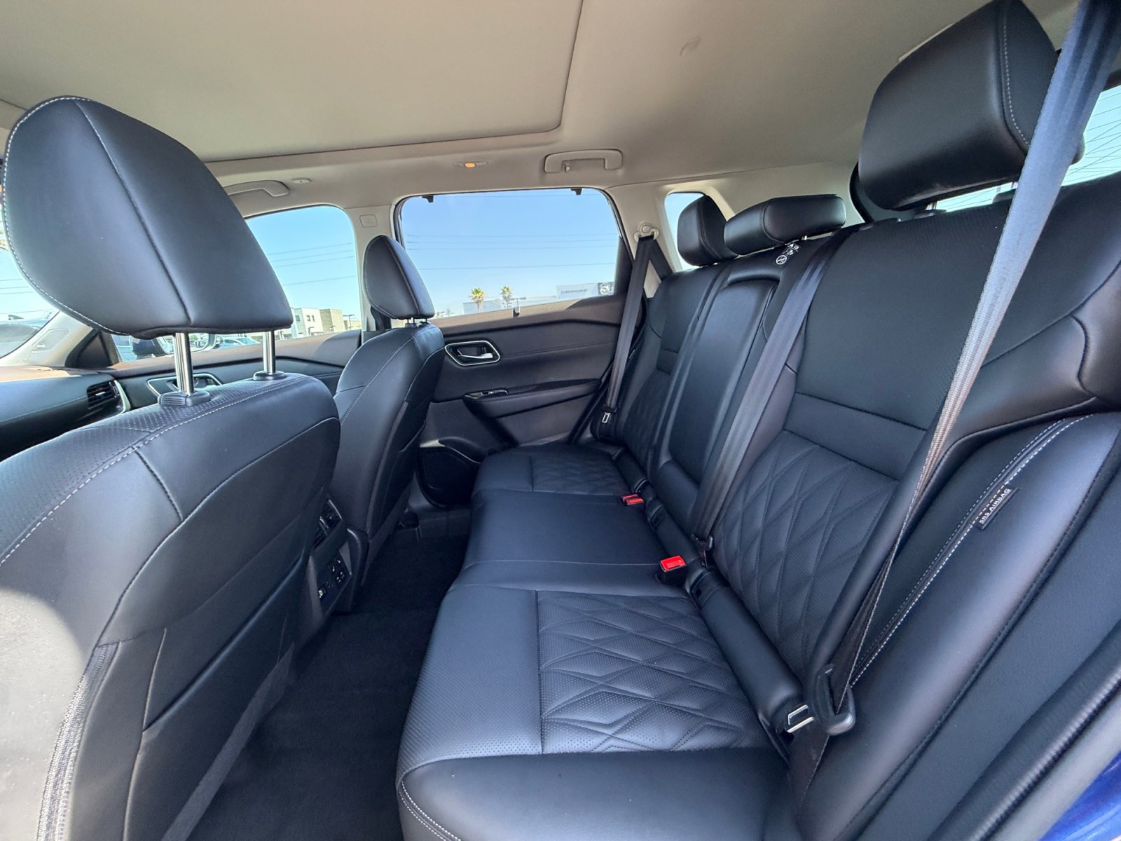 Used 2023 Nissan Rogue Platinum w/ Platinum Premium Package FWD image 17