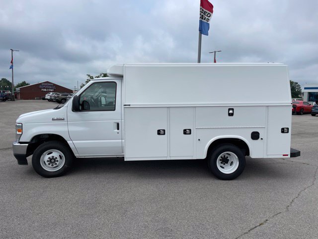 New 2027 Ford E-350 and Econoline 350 Super Duty w/ Power Equipment Group RWD image 7