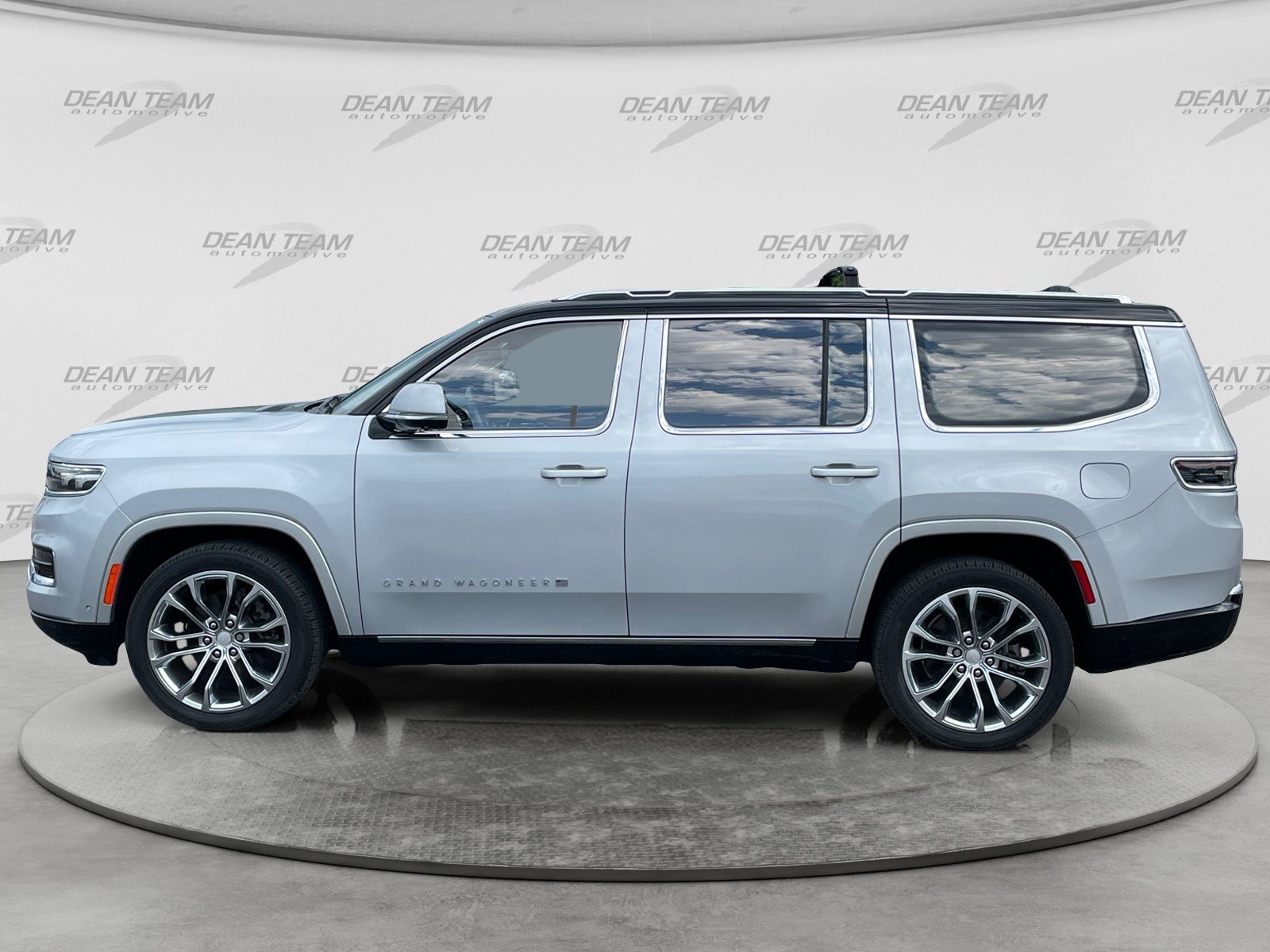 Used 2022 Jeep Grand Wagoneer Series II w/ Premium Group II AWD/4WD image 4