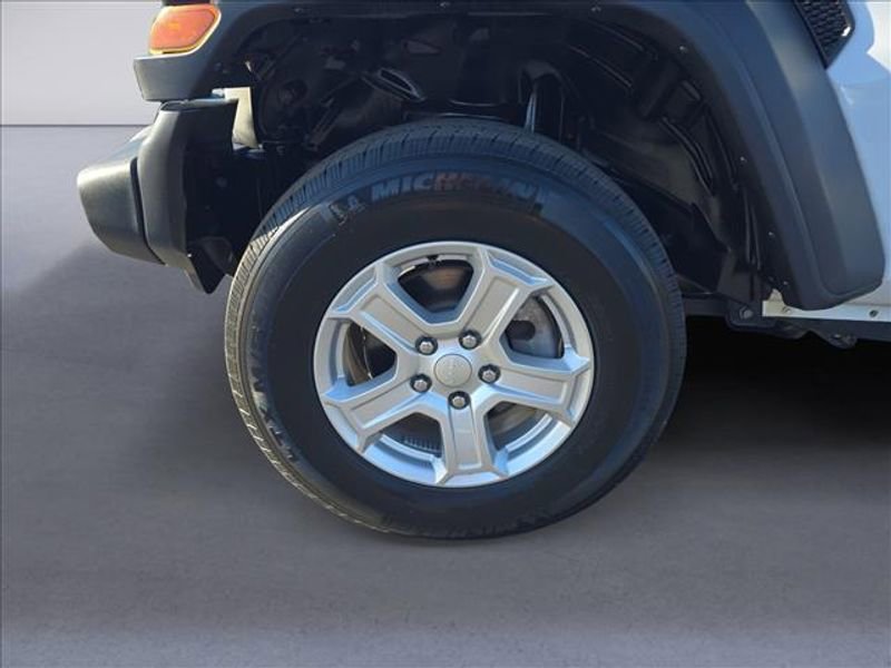 Used 2021 Jeep Wrangler Sport S image 9