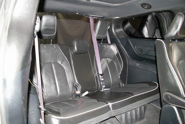 Used 2019 Chrysler Pacifica Limited w/ Advanced Safetytec Group image 18