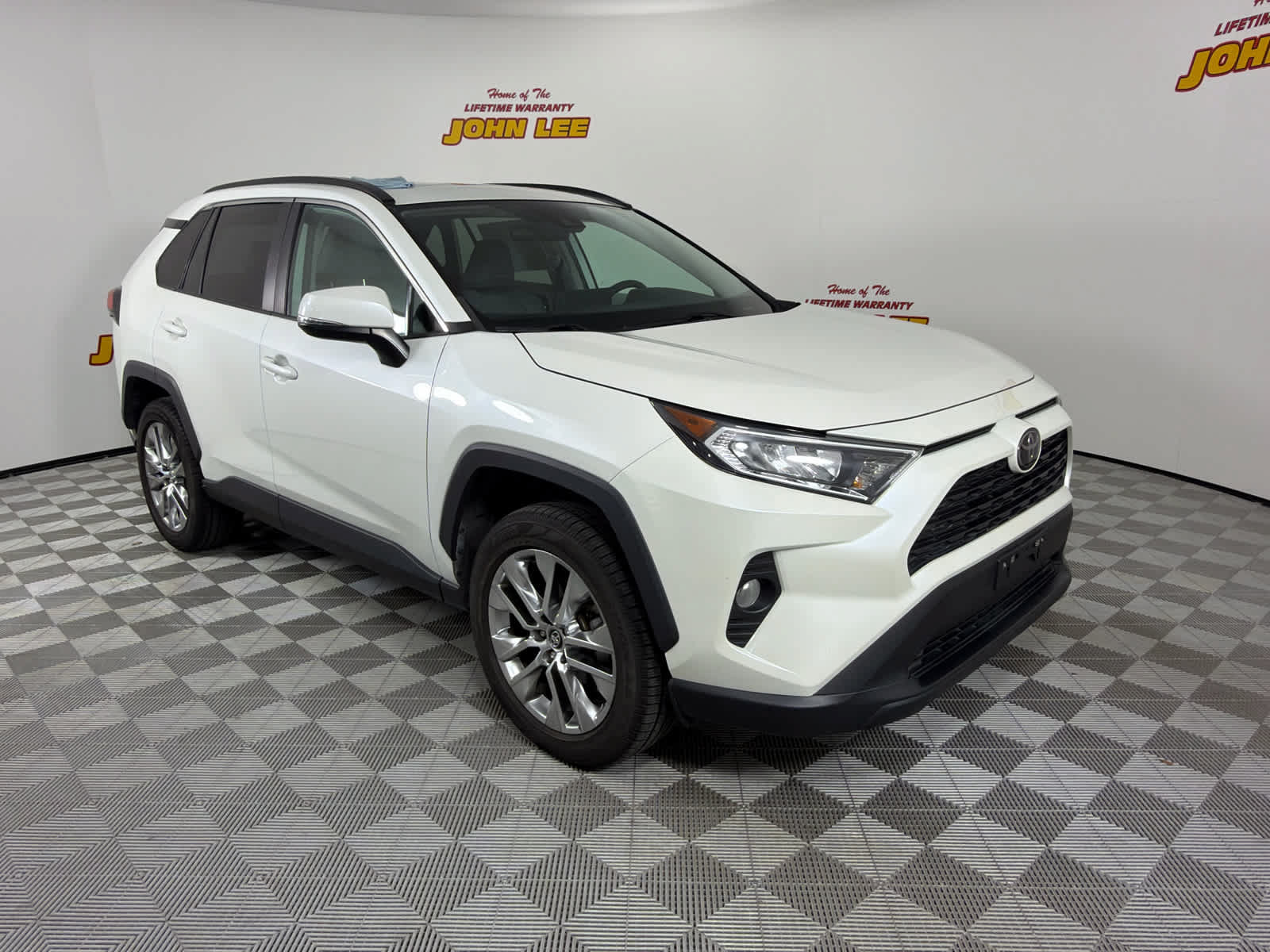 Used 2021 Toyota RAV4 XLE Premium AWD/4WD image 8