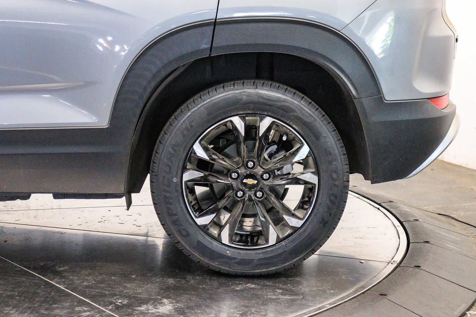 Used 2023 Chevrolet TrailBlazer LT w/ LPO, Blackout Package FWD image 10