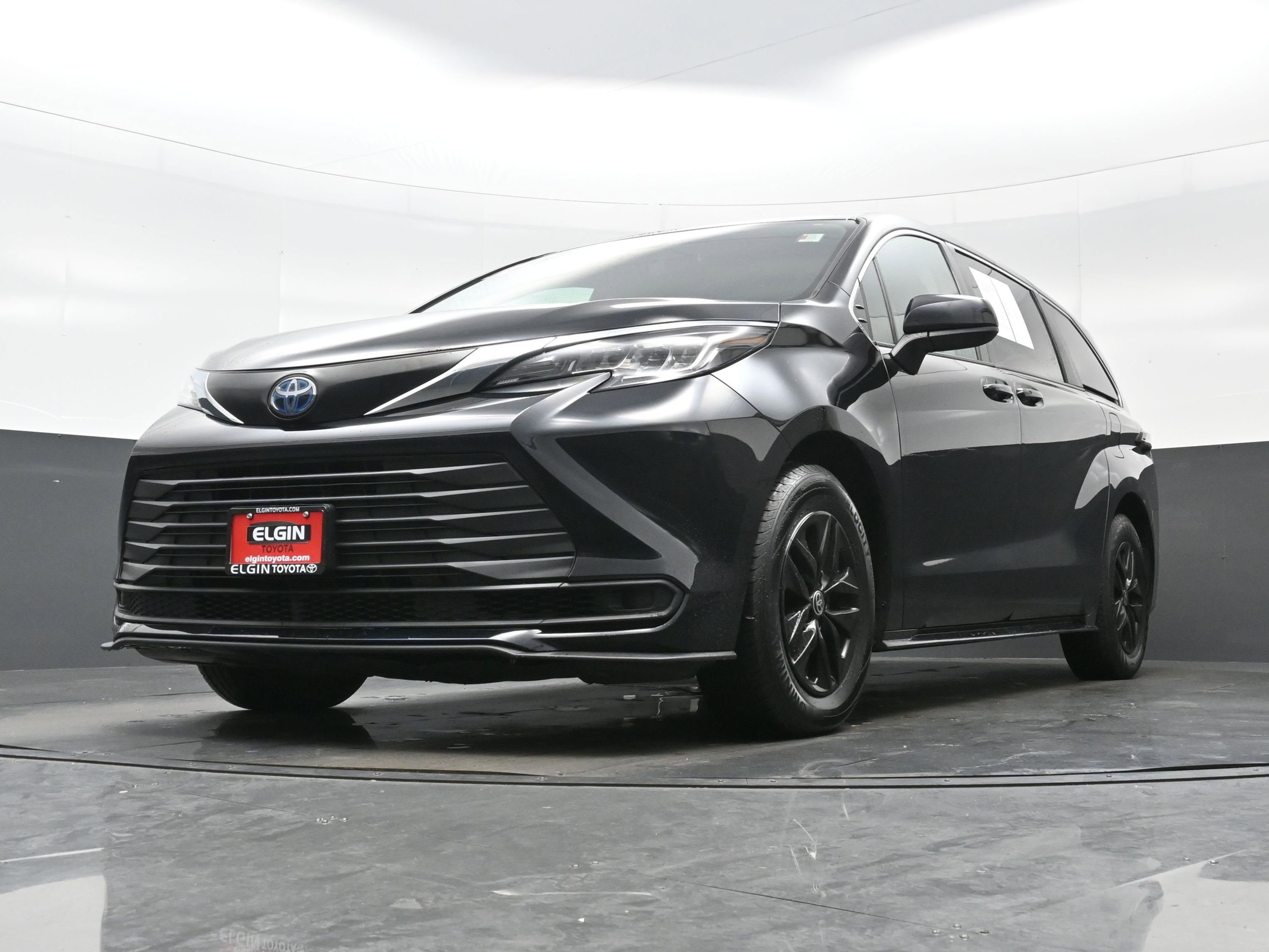 Used 2022 Toyota Sienna LE w/ LE Plus Package AWD/4WD image 28
