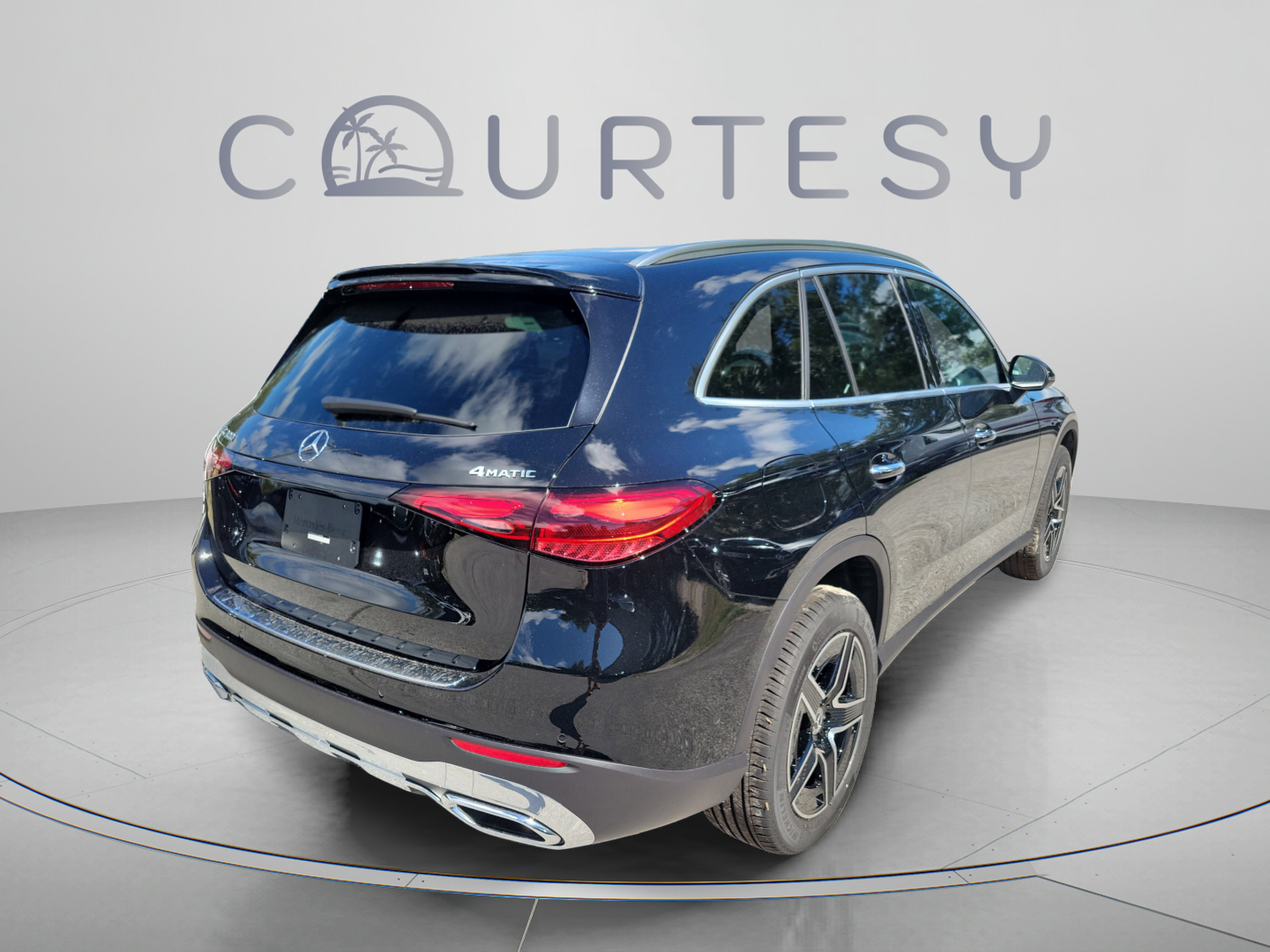 Certified 2026 Mercedes-Benz GLC 300 4MATIC image 4