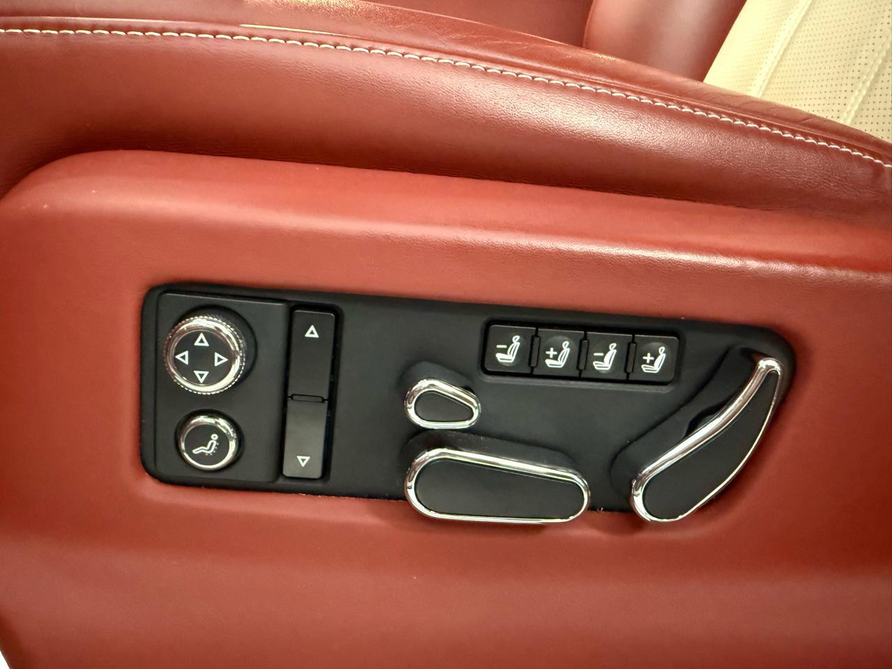Used 2018 Bentley Bentayga Mulliner AWD/4WD image 38