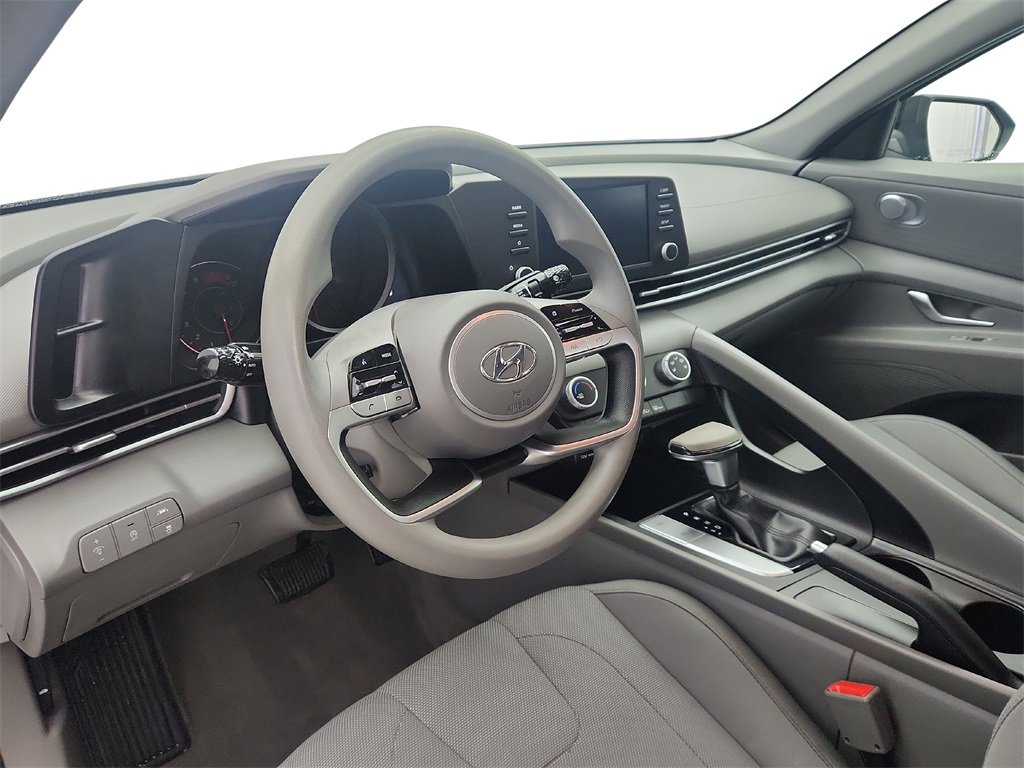 Used 2021 Hyundai Elantra SE image 10