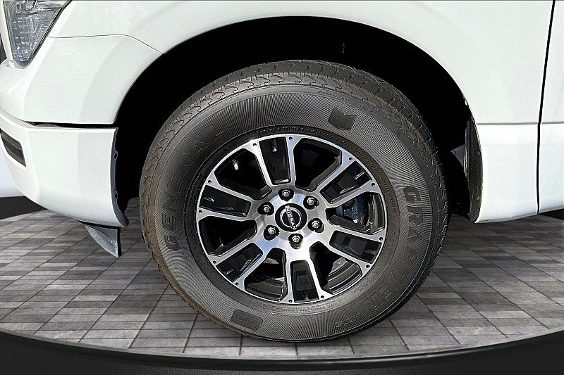 Used 2023 Nissan Titan SV RWD image 10