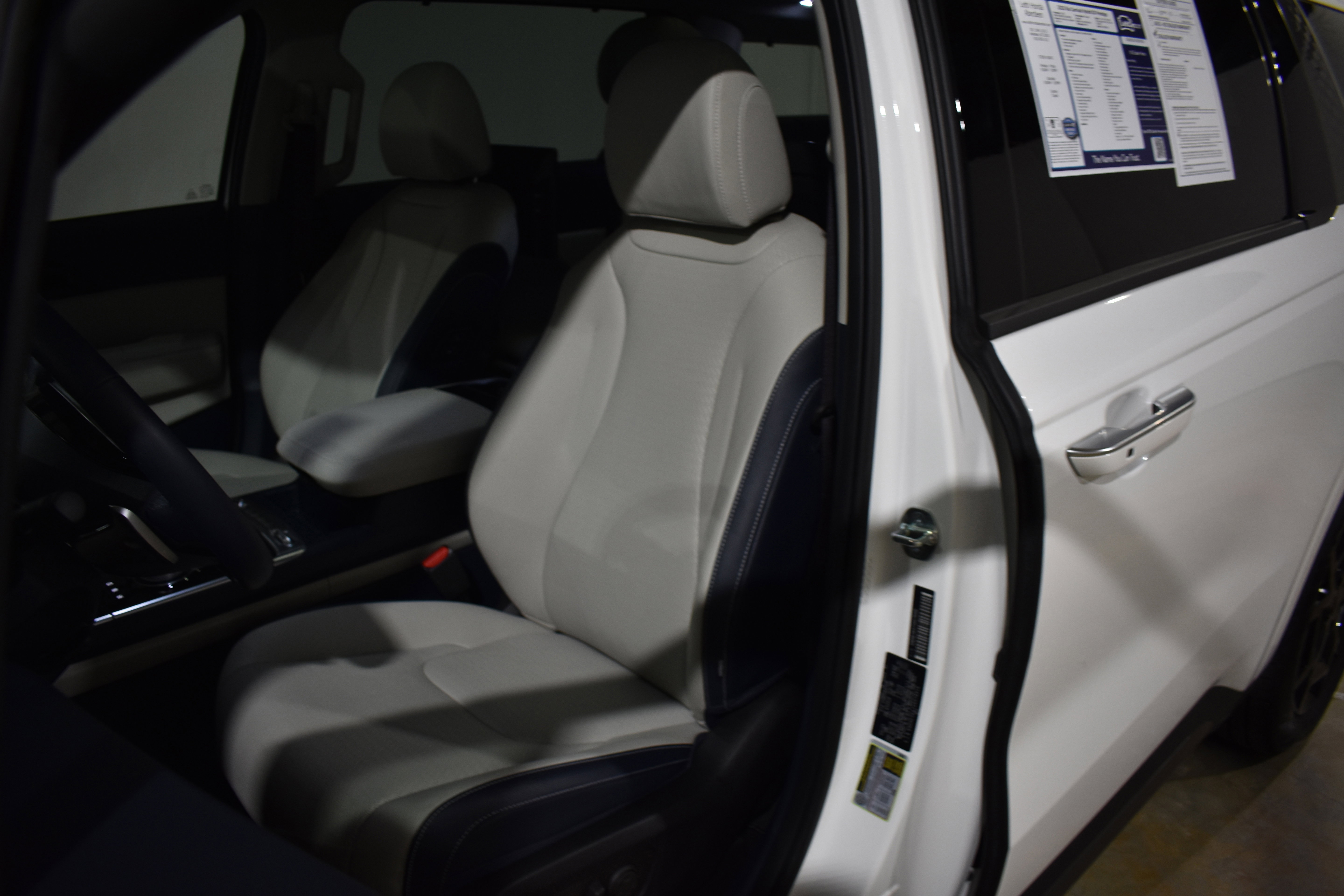 Used 2025 Kia Carnival SX Prestige image 15