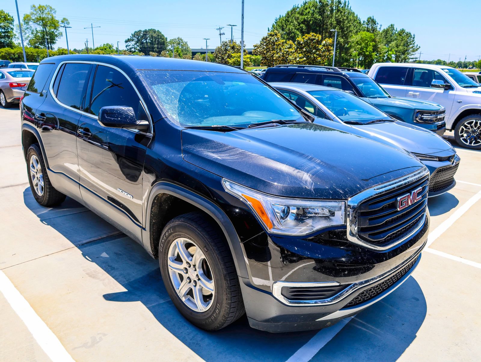 Used 2019 GMC Acadia SLE w/ LPO, Floor Liner Package FWD image 2