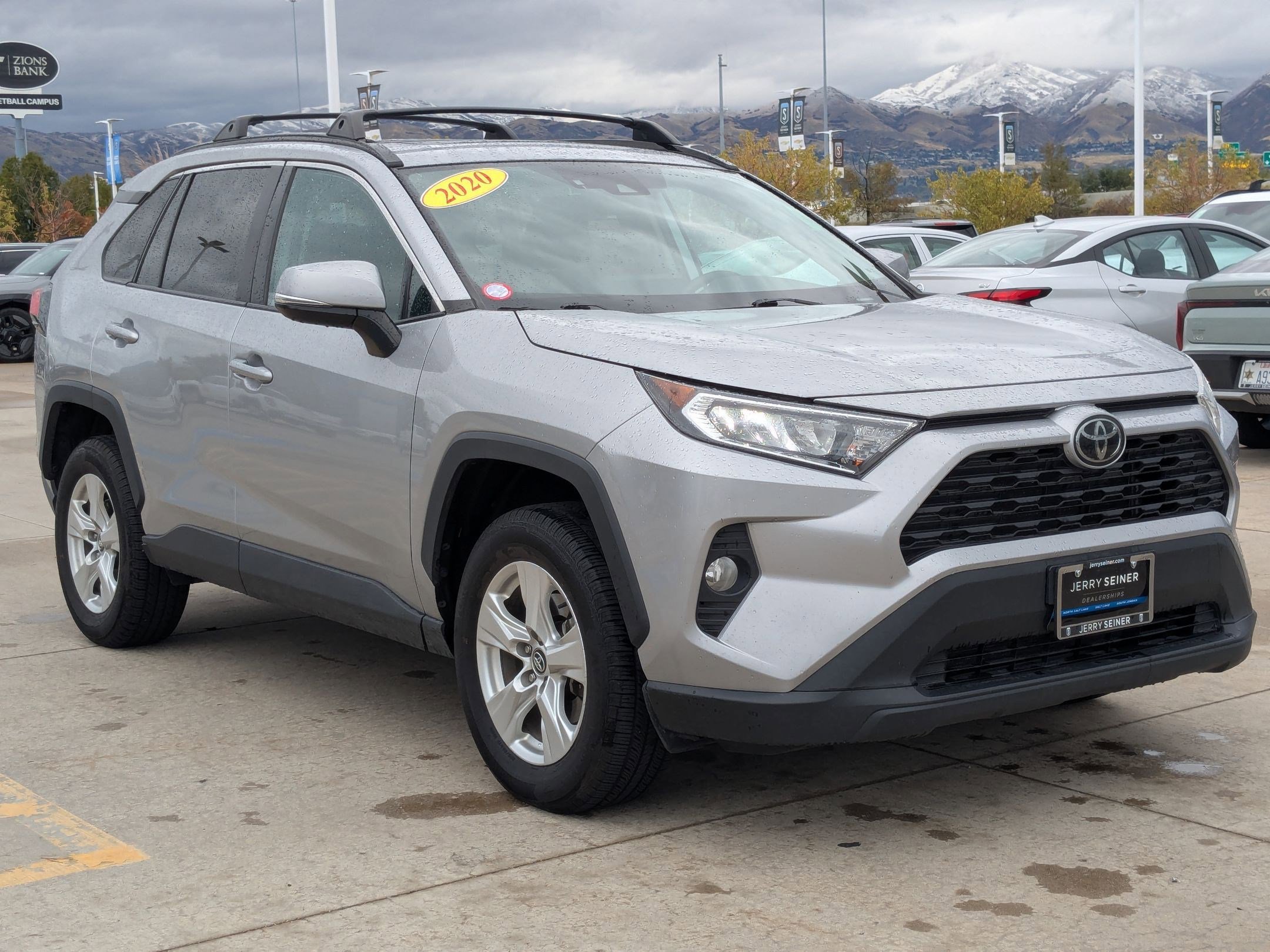 Used 2020 Toyota RAV4 XLE image 7