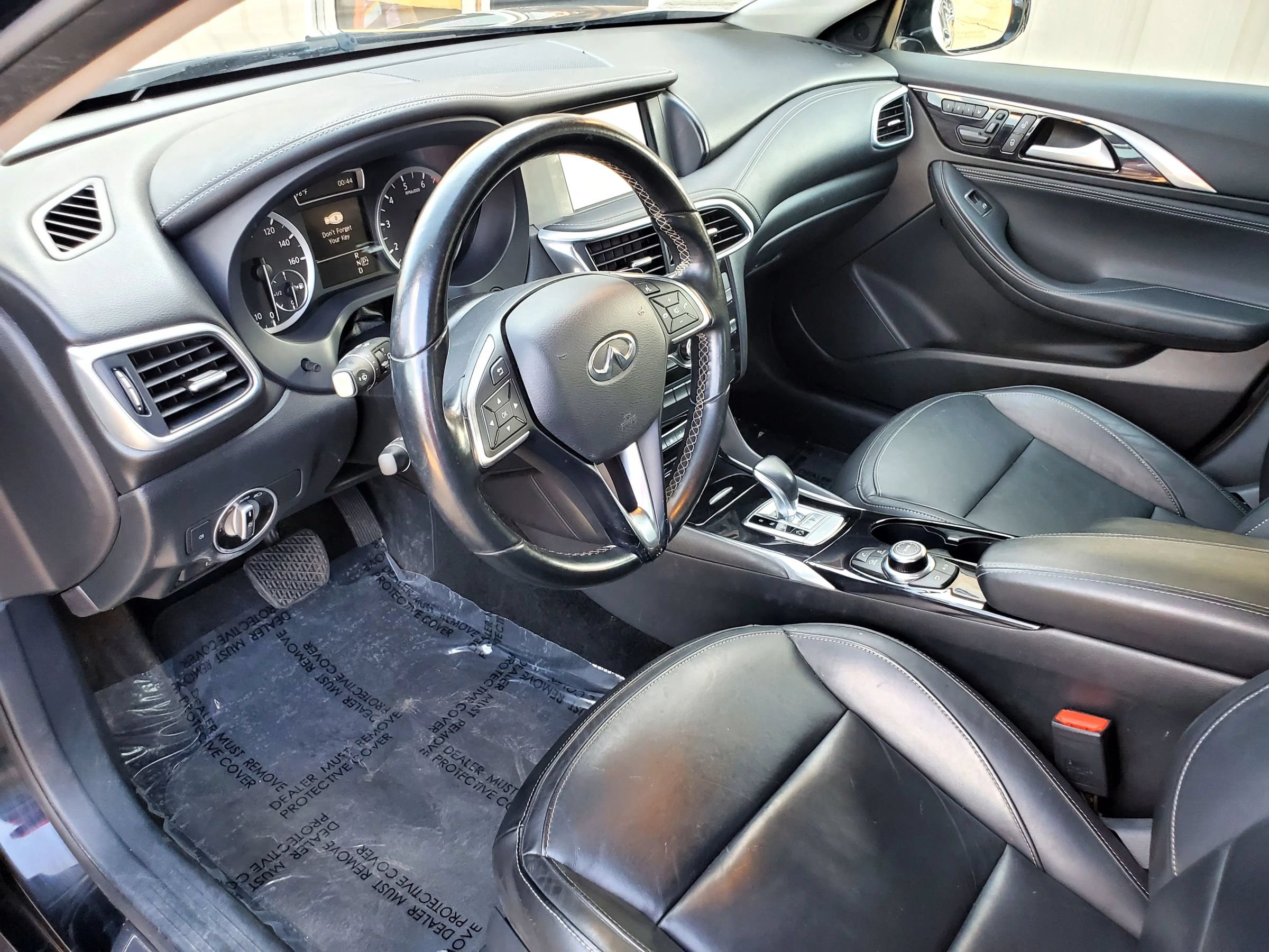Used 2017 INFINITI QX30 AWD image 4