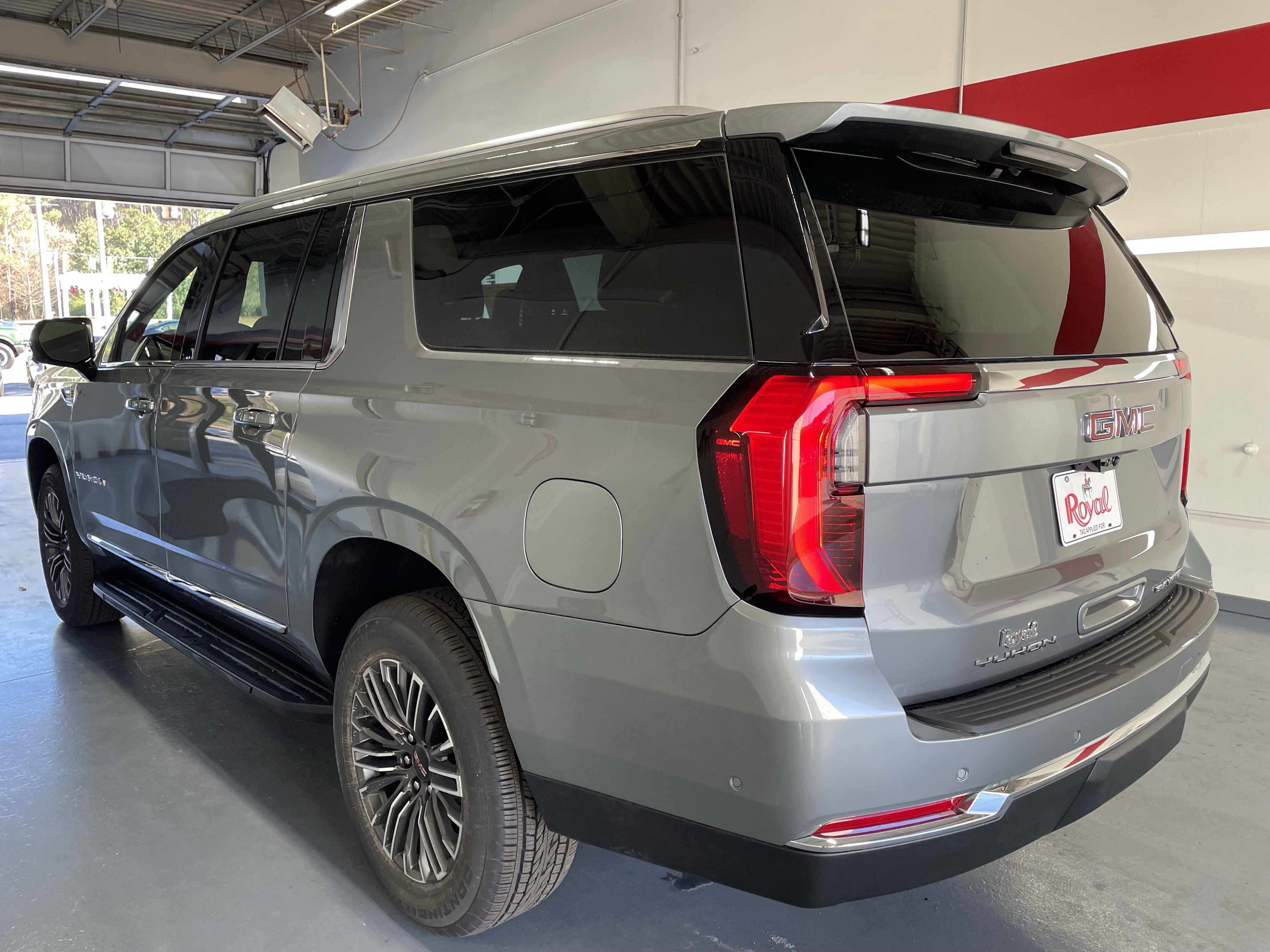 New 2026 GMC Yukon XL Elevation w/ Elevation Premium Package image 6