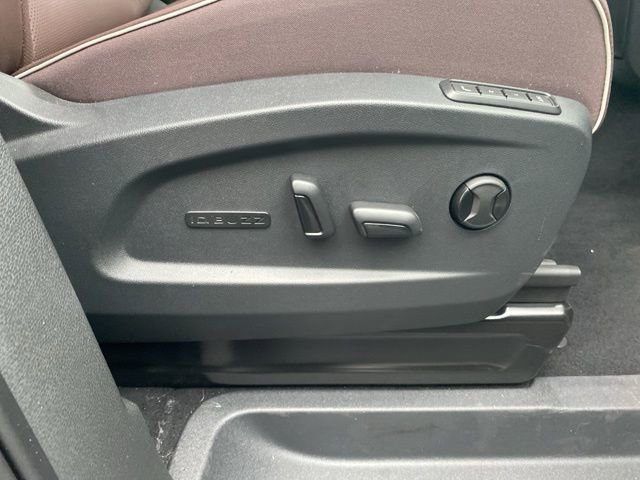 New 2025 Volkswagen ID. Buzz Pro S RWD image 40