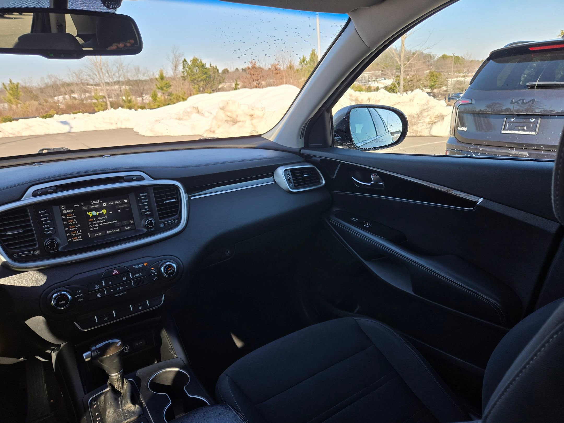 Used 2017 Kia Sorento LX w/ LX Convenience Package image 11