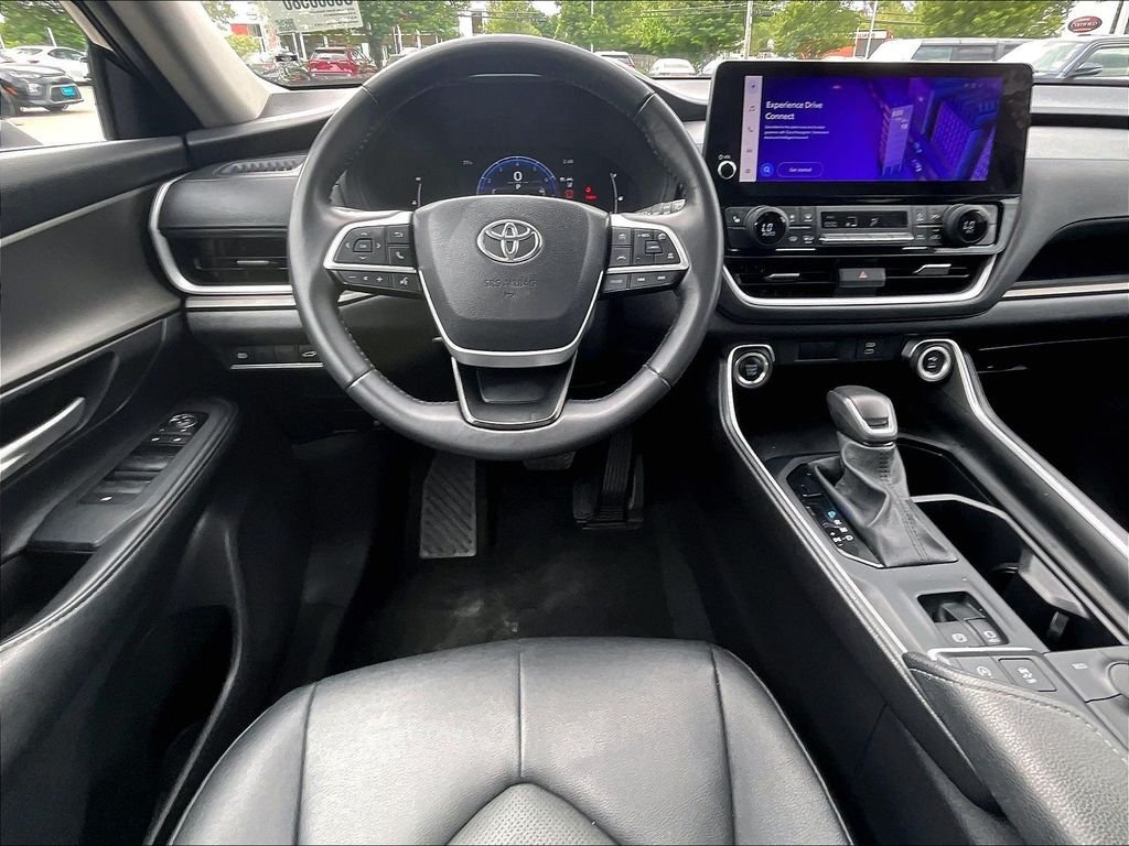 Used 2025 Toyota Grand Highlander AWD image 18