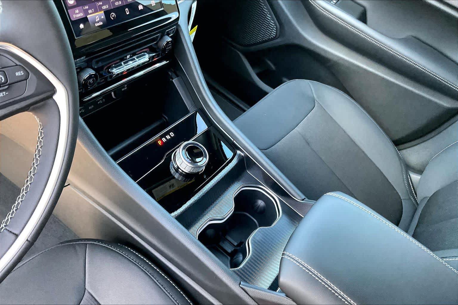 New 2026 Jeep Grand Cherokee Laredo AWD/4WD image 7