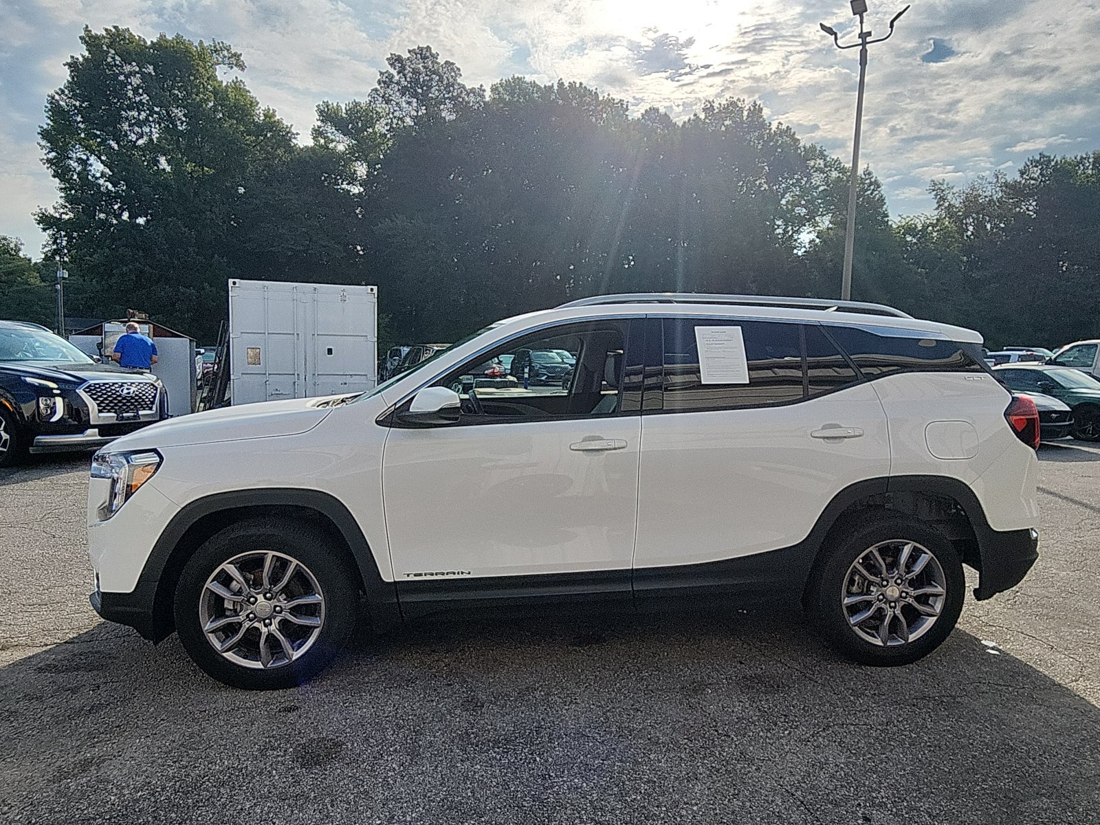 Used 2022 GMC Terrain SLT AWD/4WD image 2
