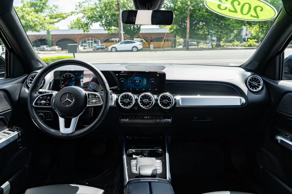 Used 2023 Mercedes-Benz GLB 250 4MATIC image 9