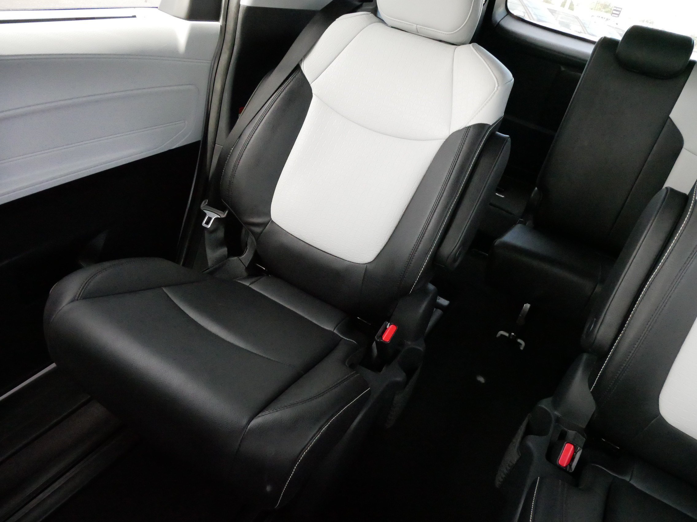 Certified 2026 Toyota Sienna XSE FWD image 12