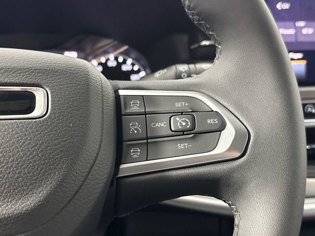 Used 2025 Jeep Compass Limited image 23