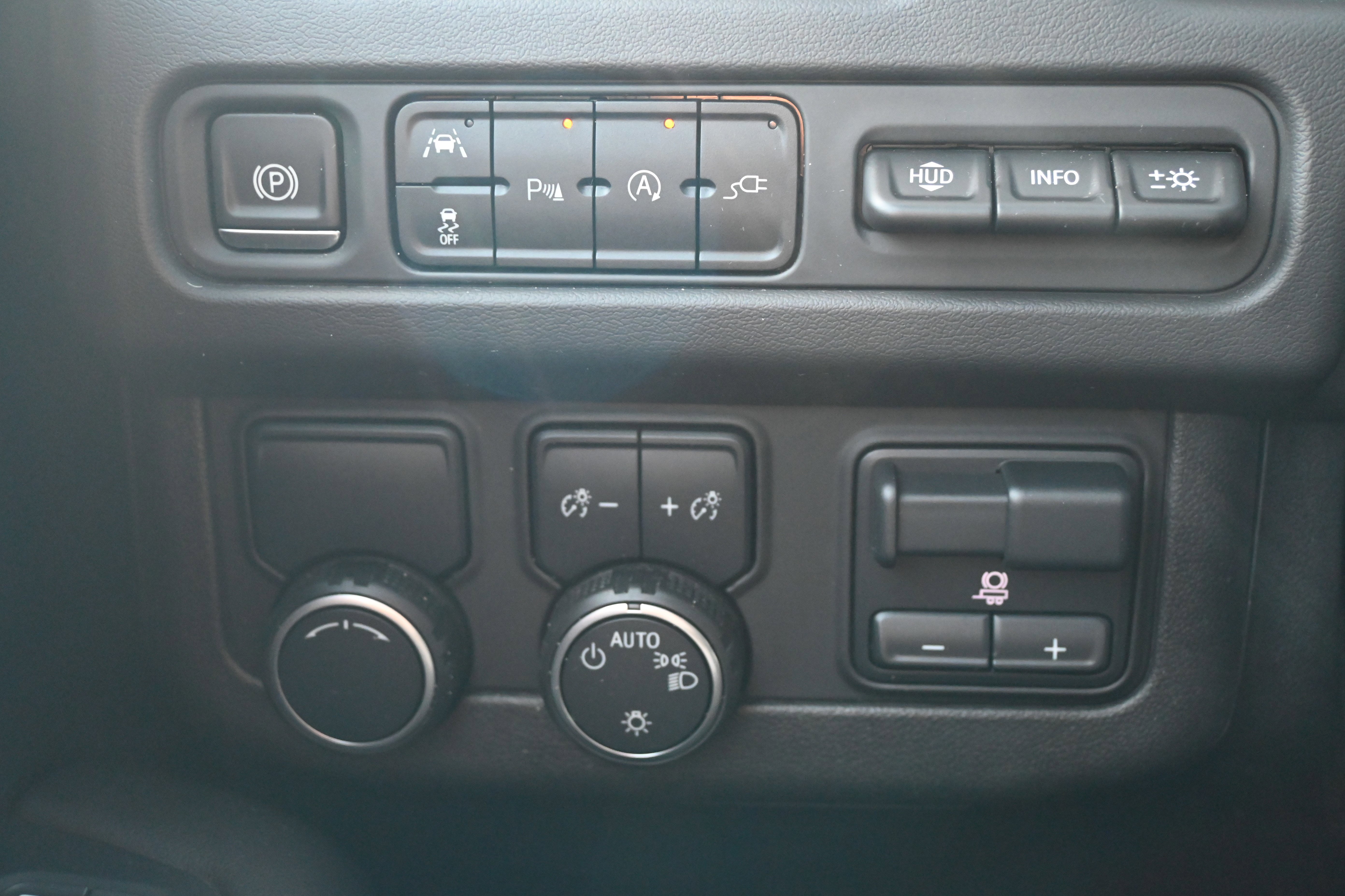 Used 2021 Chevrolet Tahoe Premier w/ Premium Package image 29