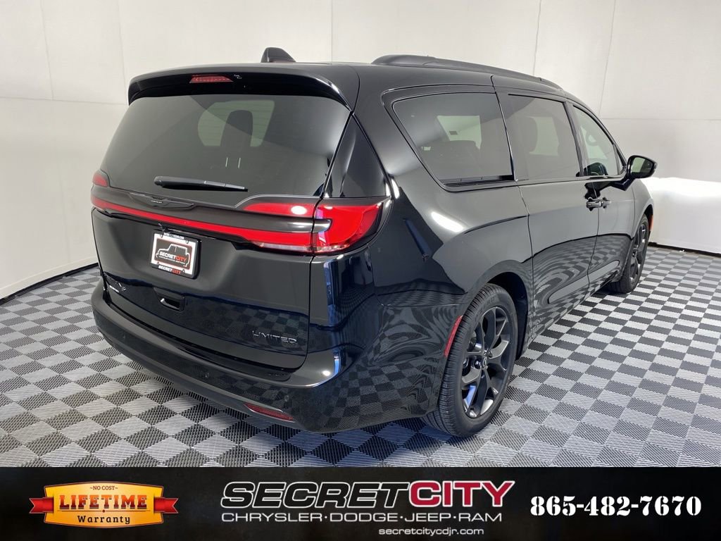 New 2026 Chrysler Pacifica Limited w/ S Appearance Package image 7