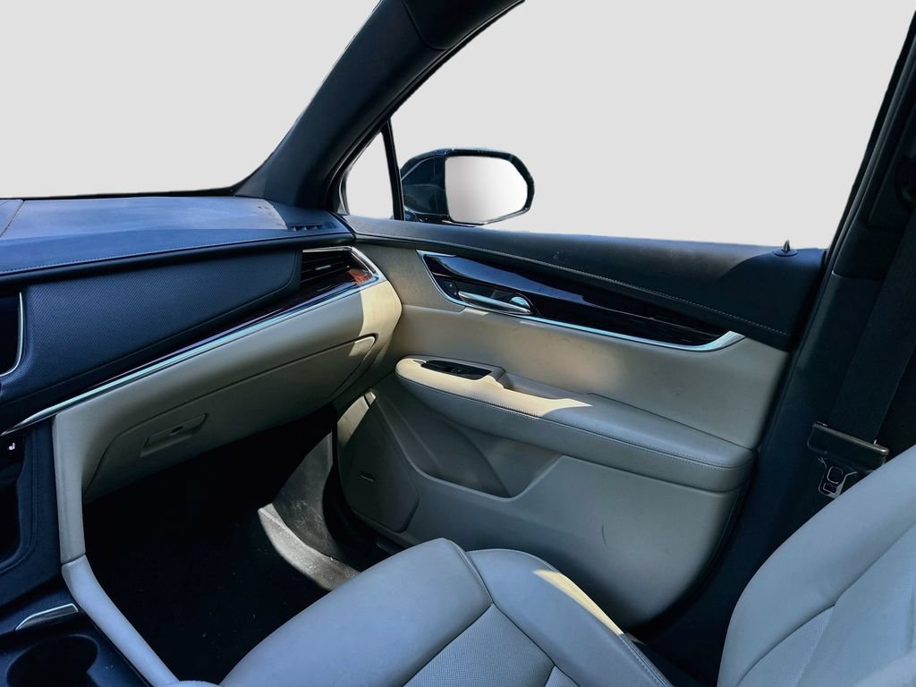 Used 2017 Cadillac XT5 Luxury w/ Driver Awareness Package FWD image 25