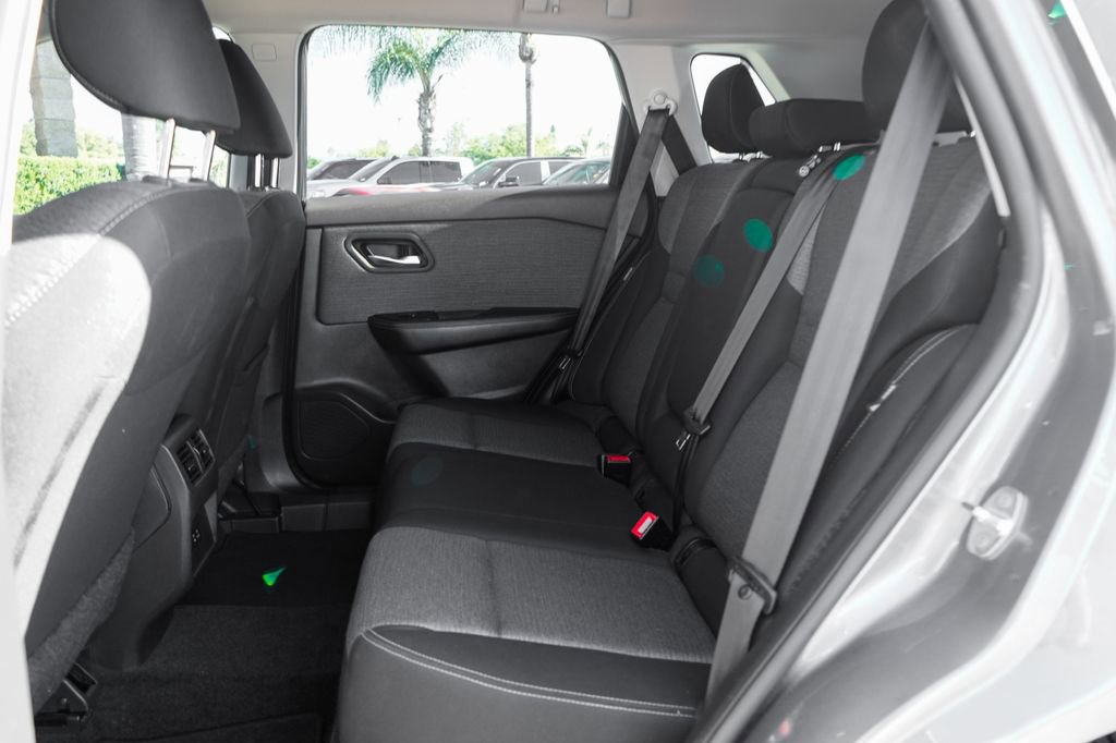 Used 2023 Nissan Rogue SV image 31