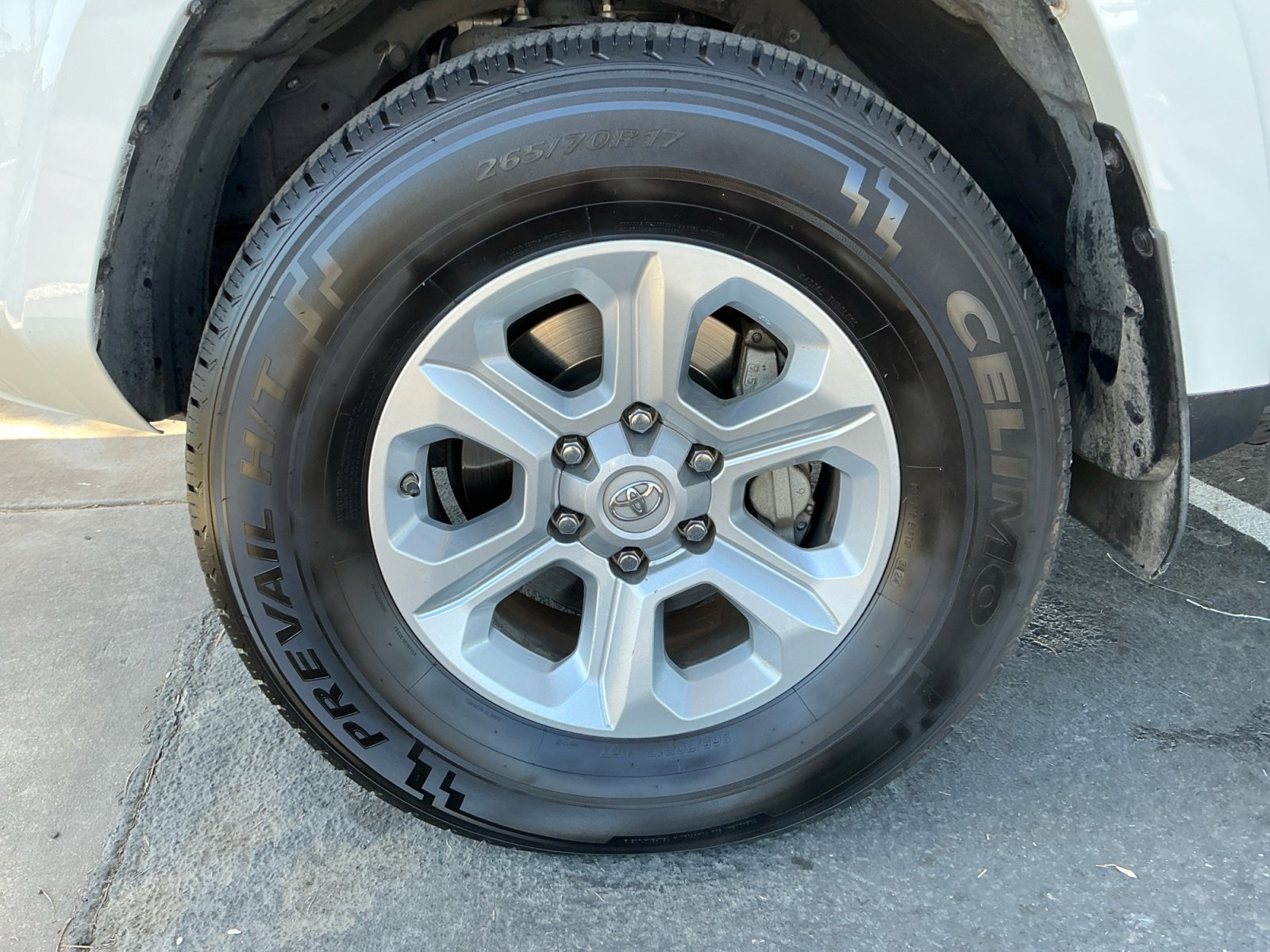 Used 2020 Toyota 4Runner SR5 AWD/4WD image 26